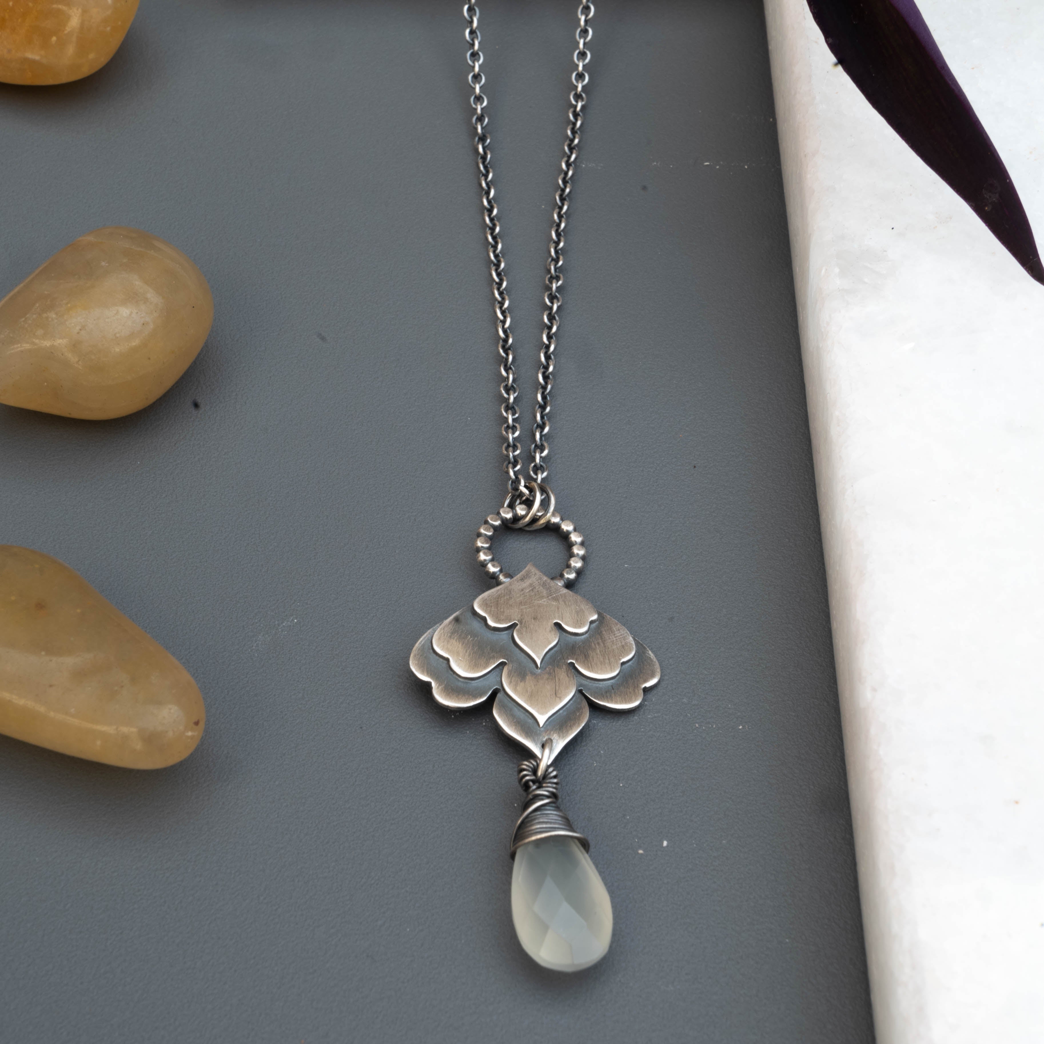 κολιέ με Φεγγαρόπετρα