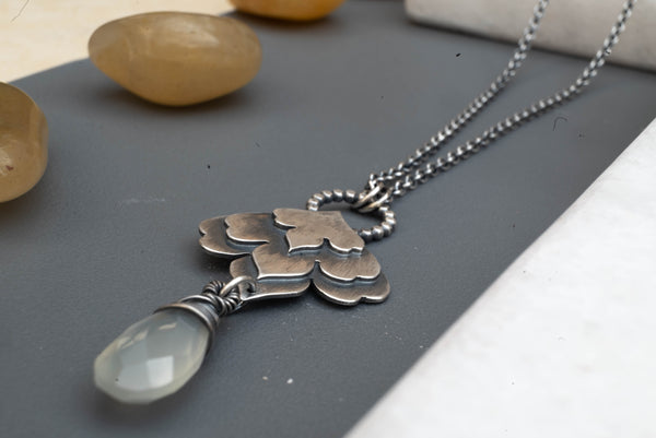 χειροποίητο κόσμημα με φεγγαρόπετρα