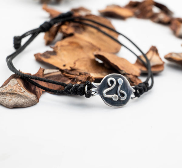 Χειροποίητο βραχιόλι γούρι 2026 με ασημένιο ρόδι