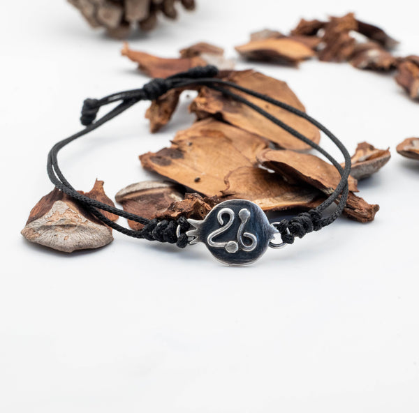 Χειροποίητο βραχιόλι γούρι 2026 με ασημένιο ρόδι