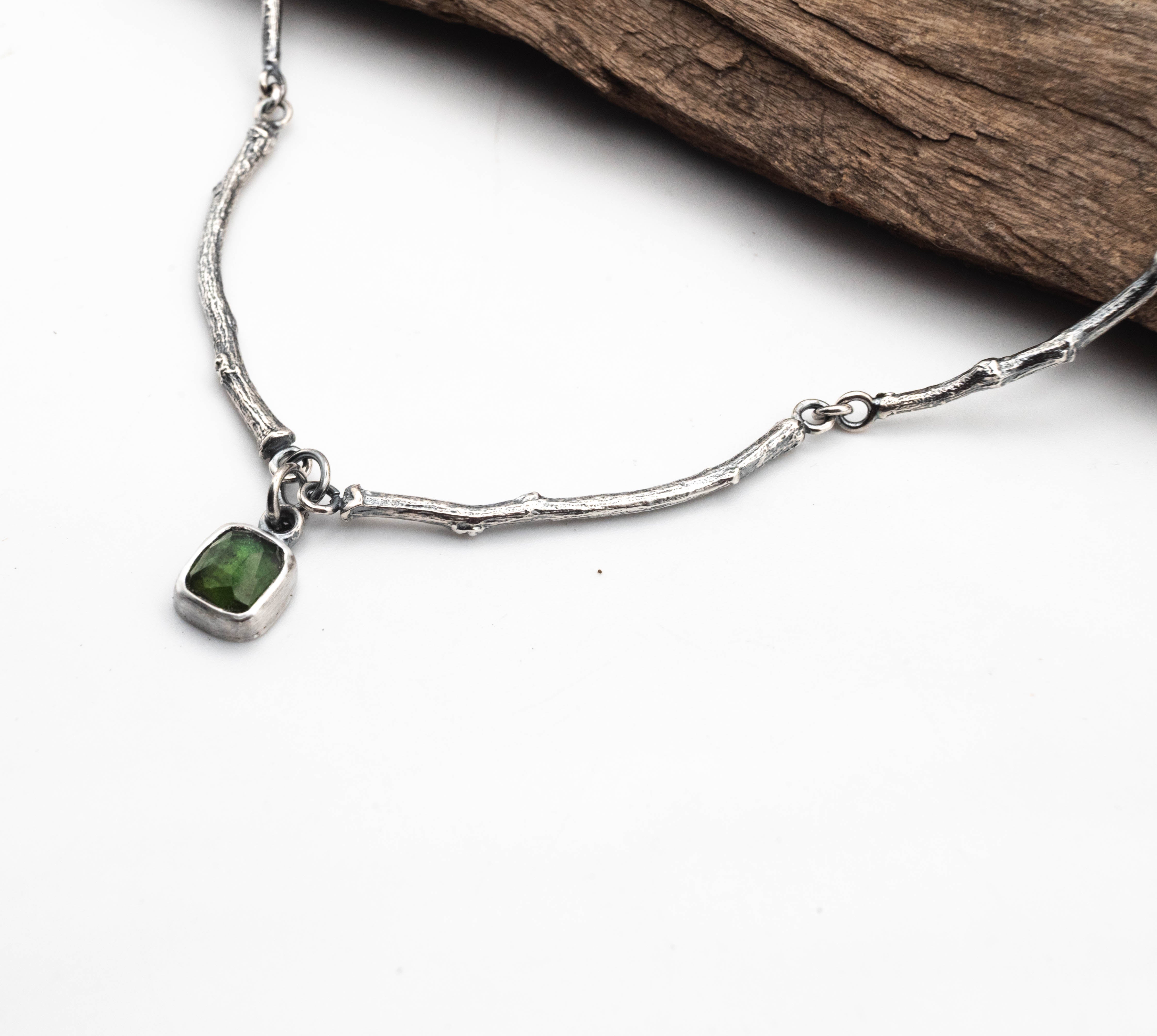 ελληνικό χειροποίητο κολιέ από ασήμι με ημιπολύτιμη πέτρα