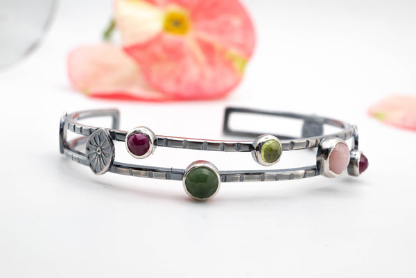 ελληνικό χειροποίητο κόσμημα με πολύχρωμους λίθους