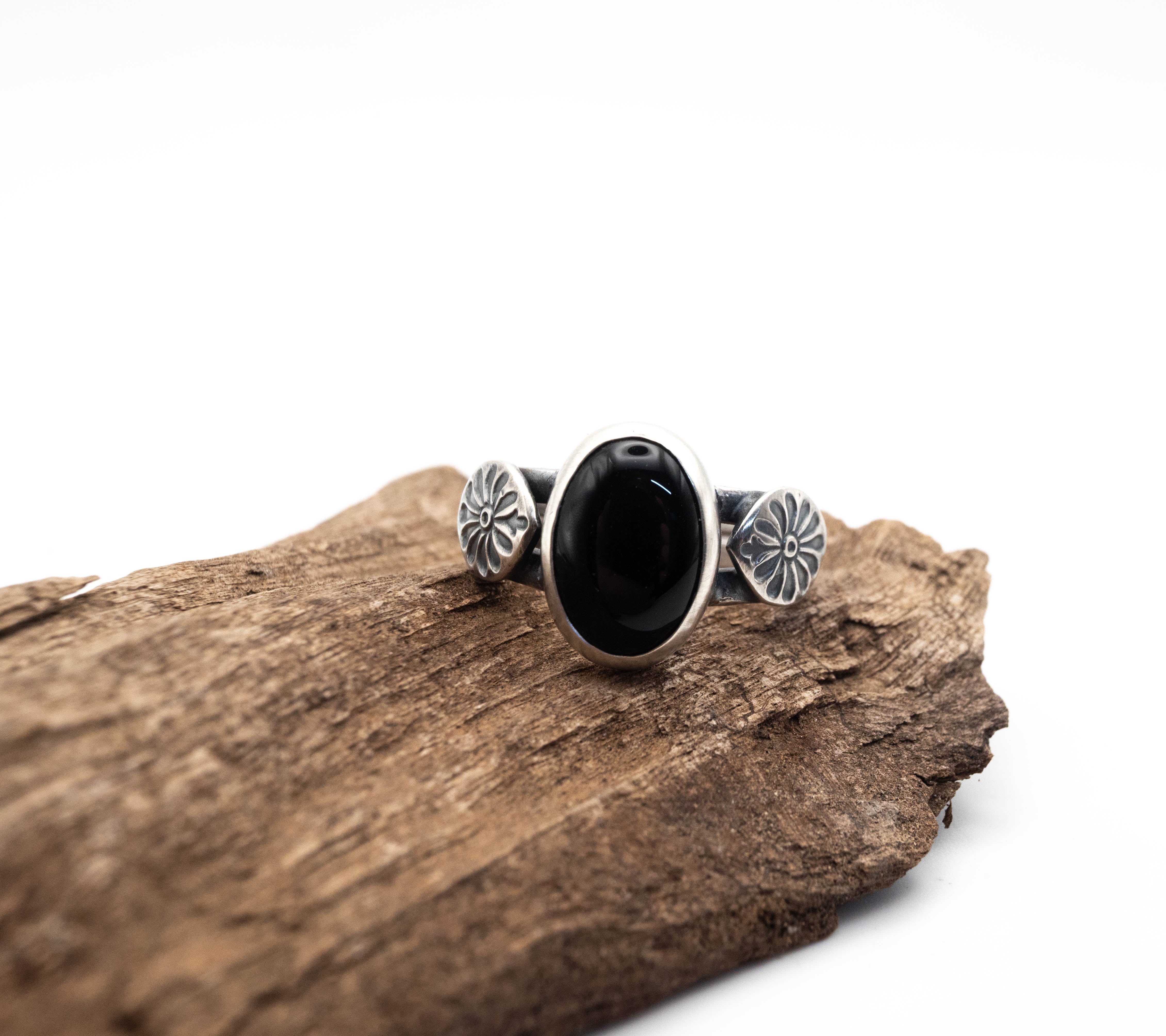 οξειδωμένο ασημένιο δαχτυλίδι με φυσικό όνυχα