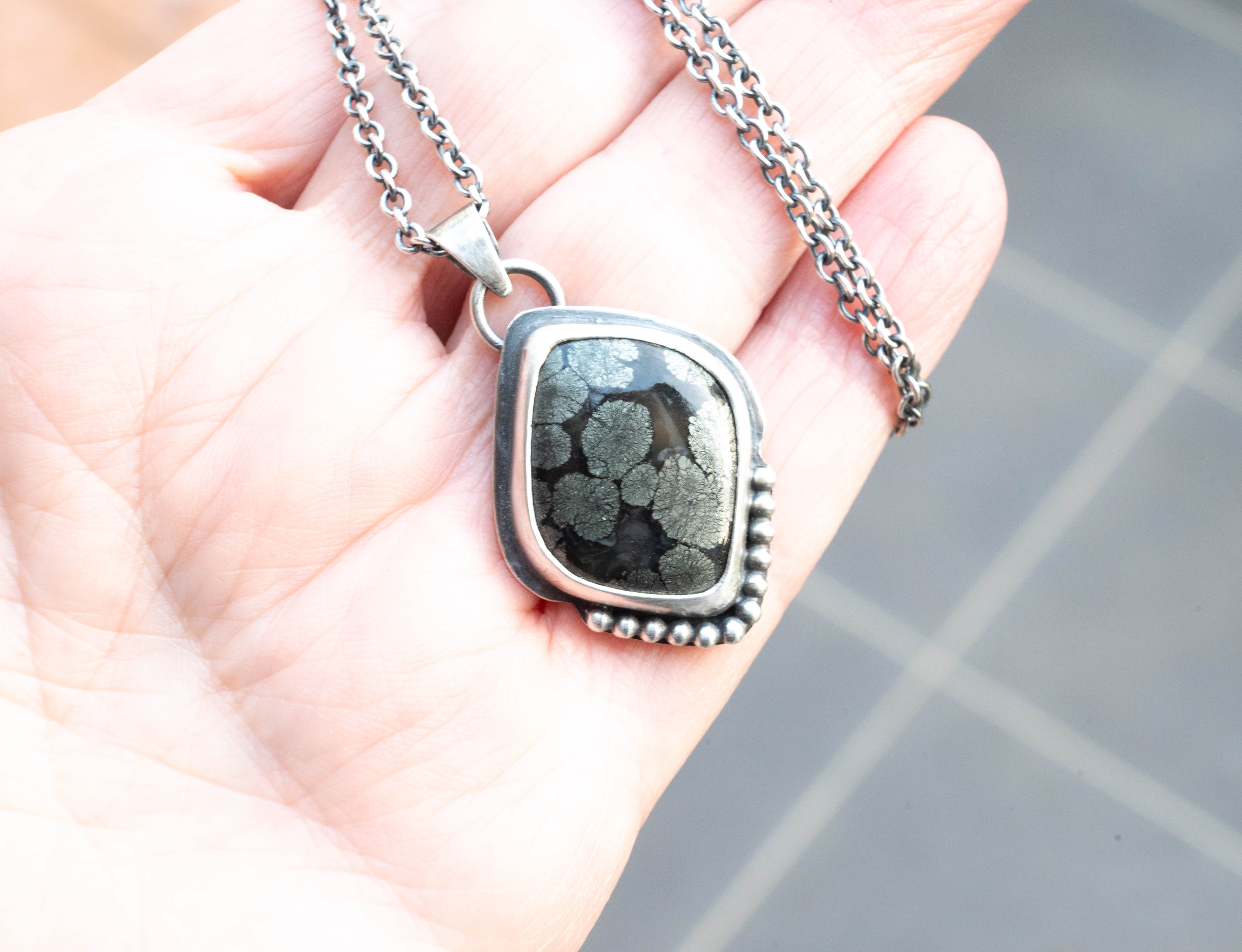 χειροποίητο ασημένιο μενταγιόν με φυσική πέτρα