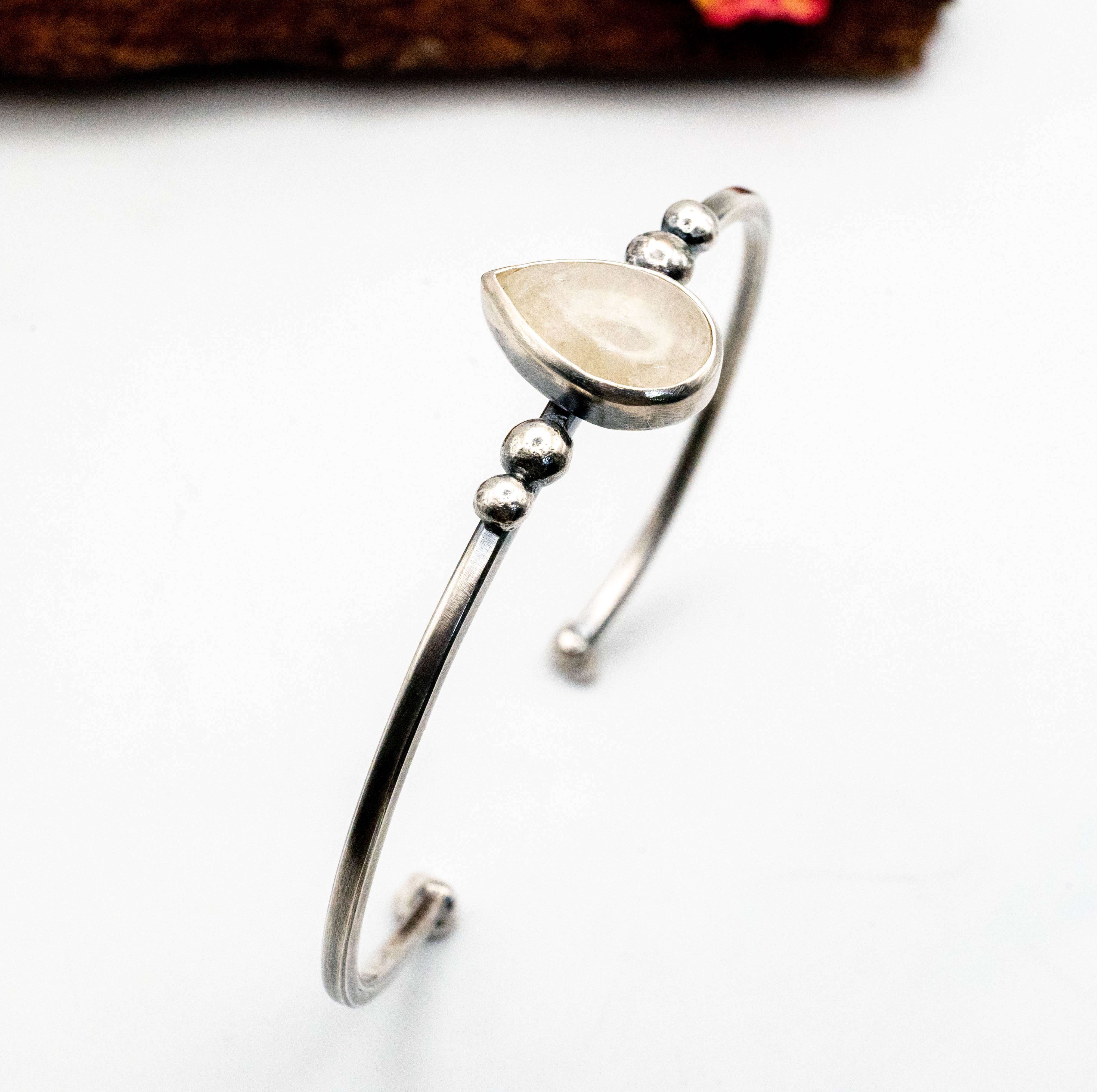 βραχιόλι φεγγαρόπετρα δάκρυ