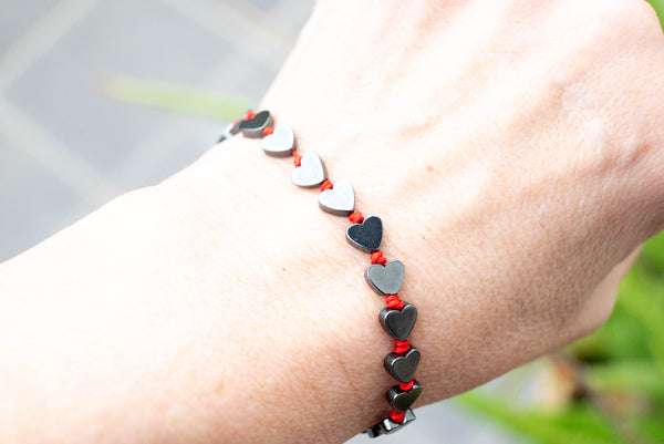 μακραμέ βραχιόλι με καρδιές