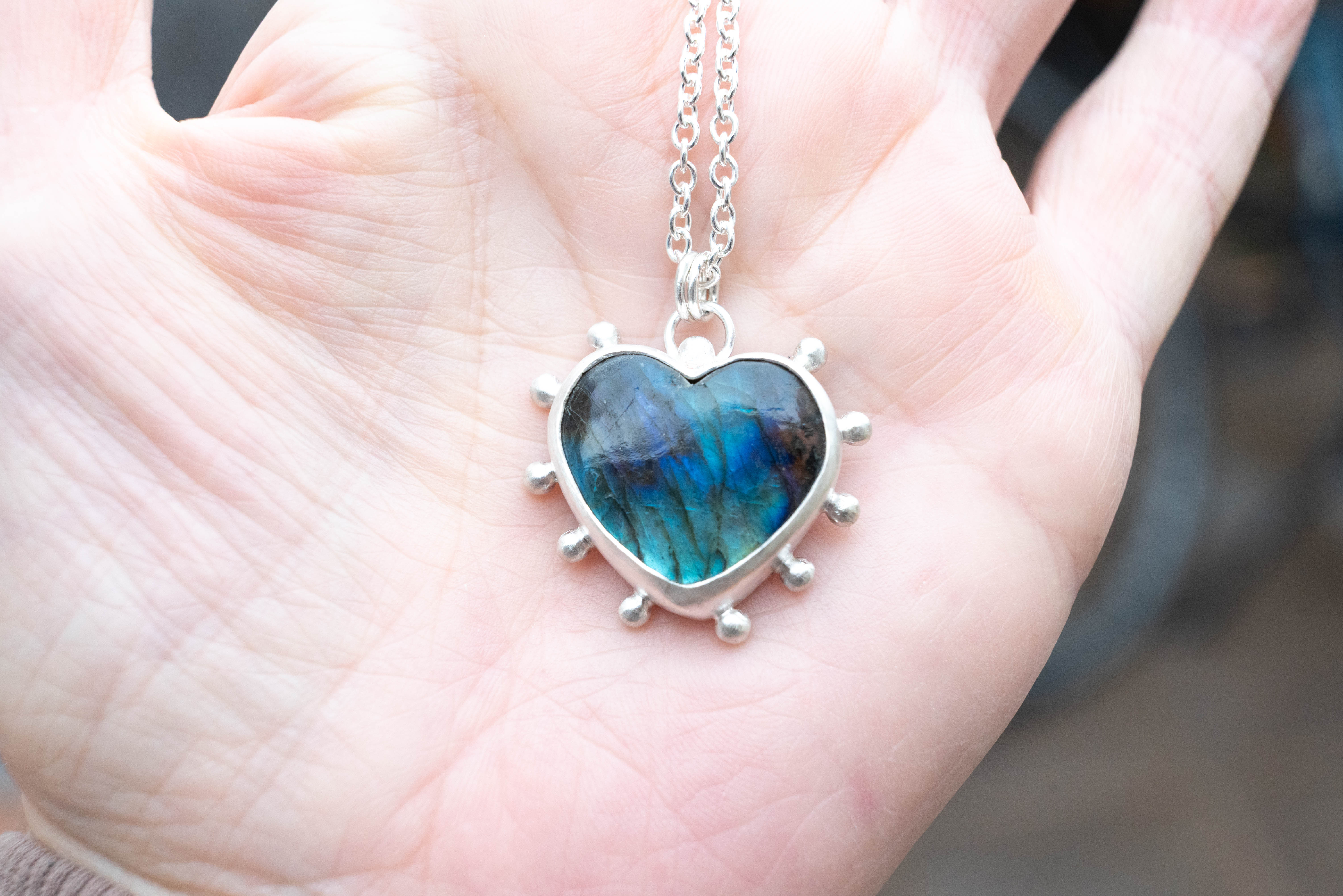 κολιε με λαμπραδοριτη ημιπολύτιμες πετρες