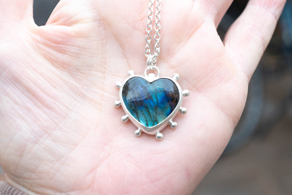 κολιε με λαμπραδοριτη ημιπολύτιμες πετρες