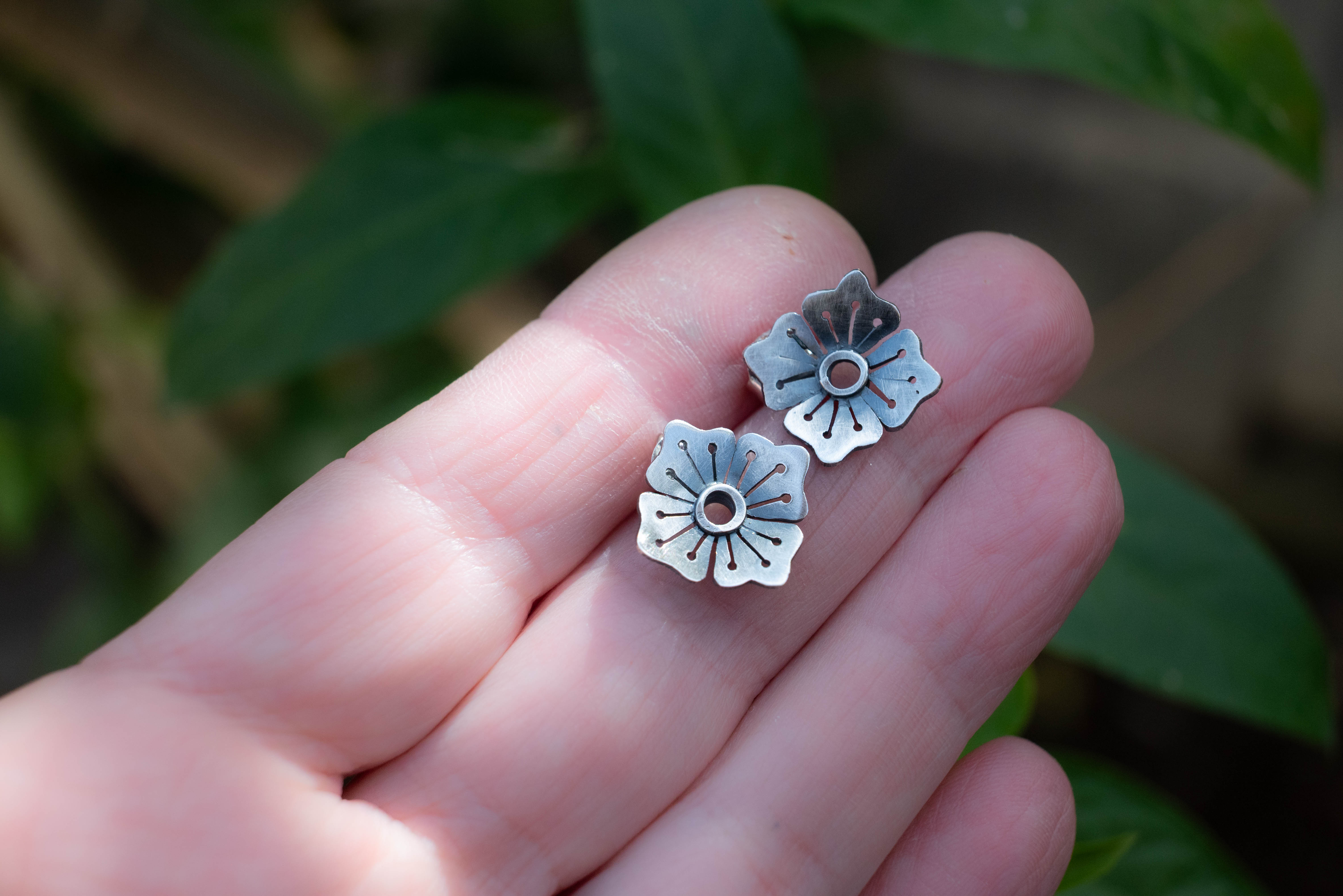 μικρά σκουλαρίκια καρφωτά ασημένια