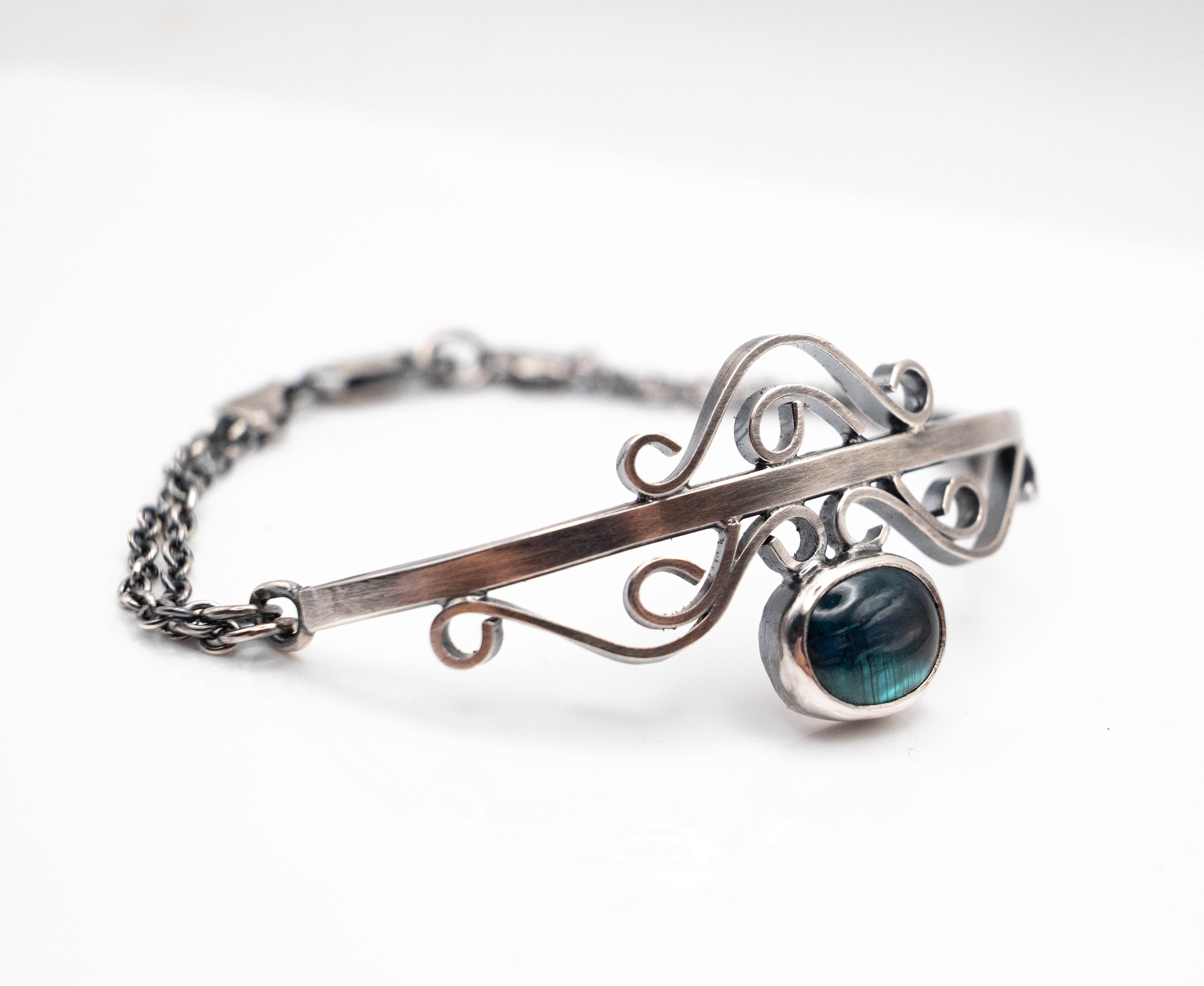 γυναικείο ασημένιο βραχιόλι με ημιπολύτιμες πετρες