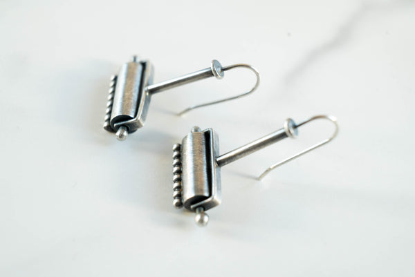 skoularikia ginekia asimenia