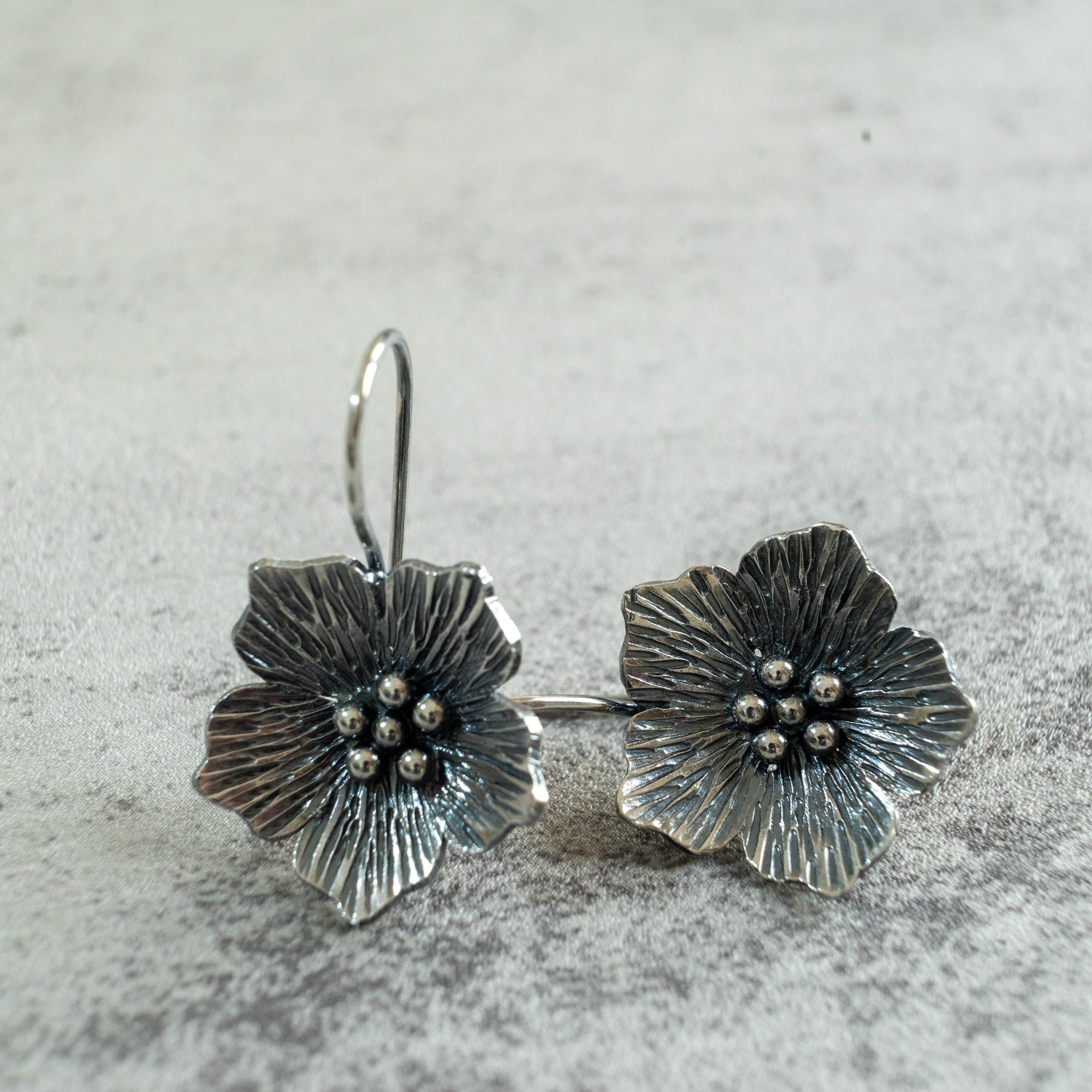 ασημένια σκουλαρίκια λουλούδι