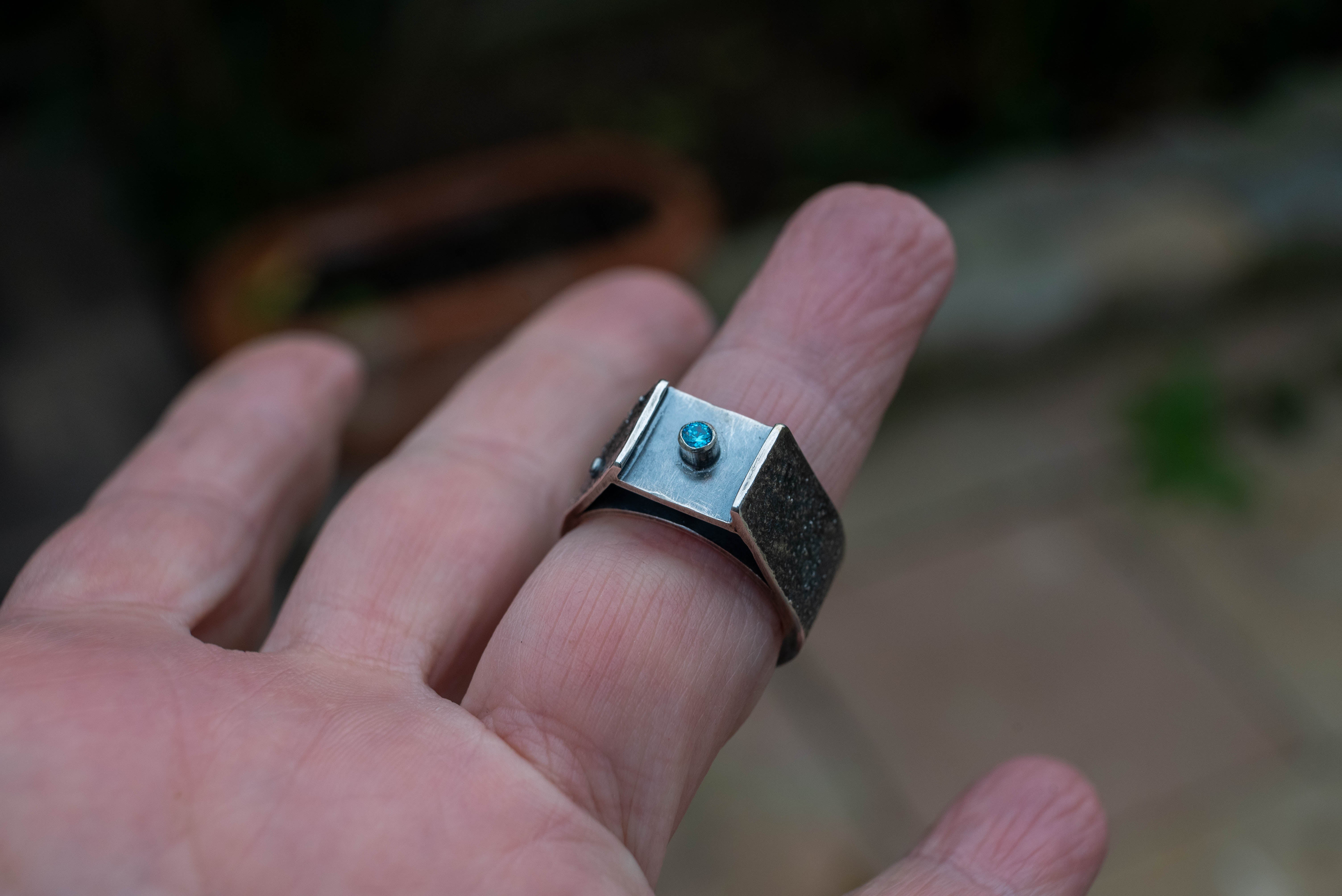 χειροποίητο δαχτυλίδι unisex με industrial σχεδιασμό