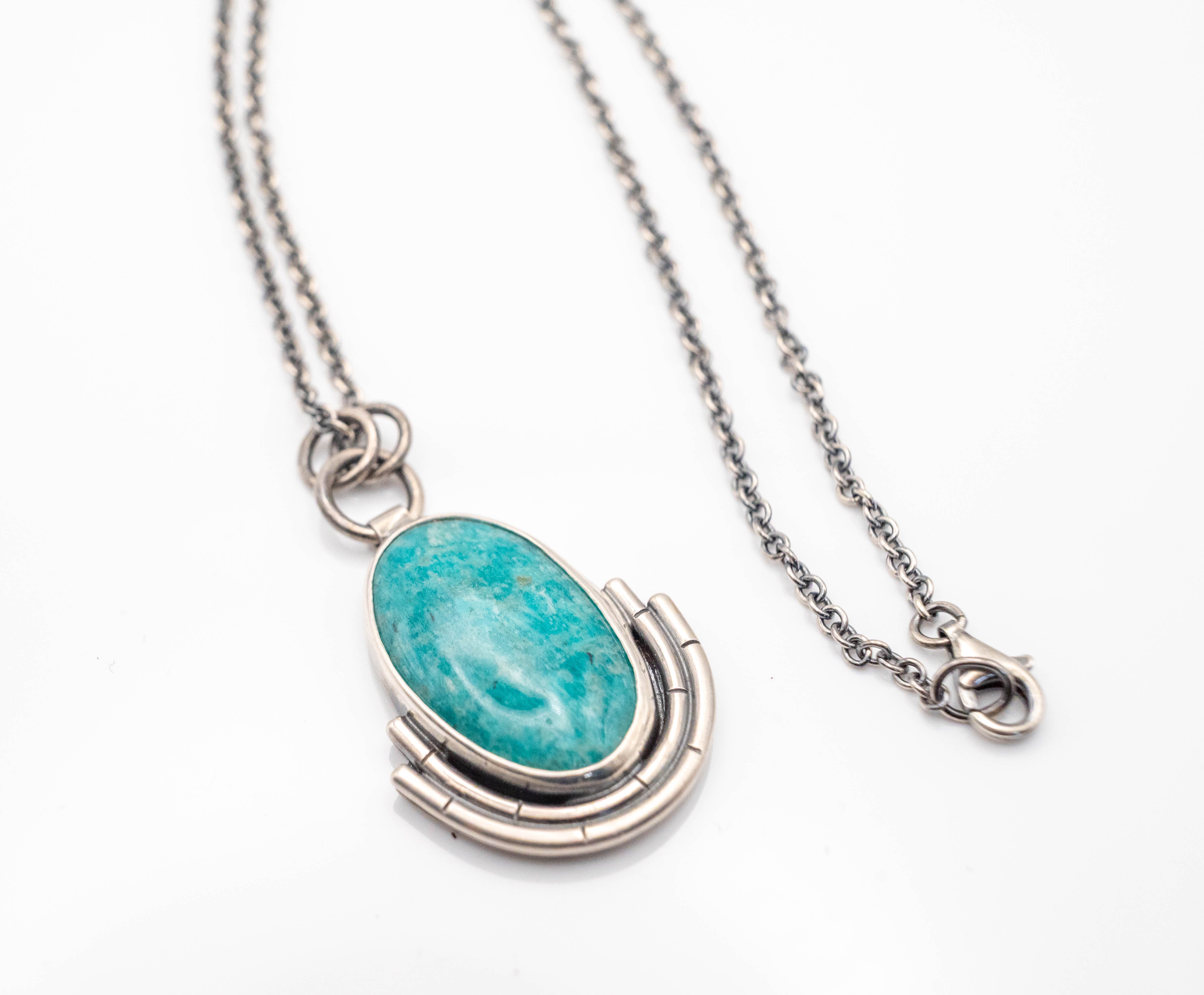 statement ασημένιο κολιέ με μεγάλη πέτρα