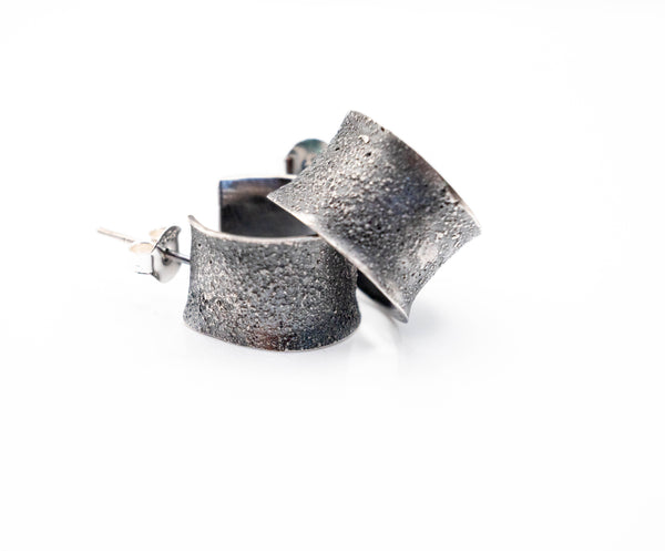 Silver Hoop Earrings with Oxidation and Burnt Texture 15mm.