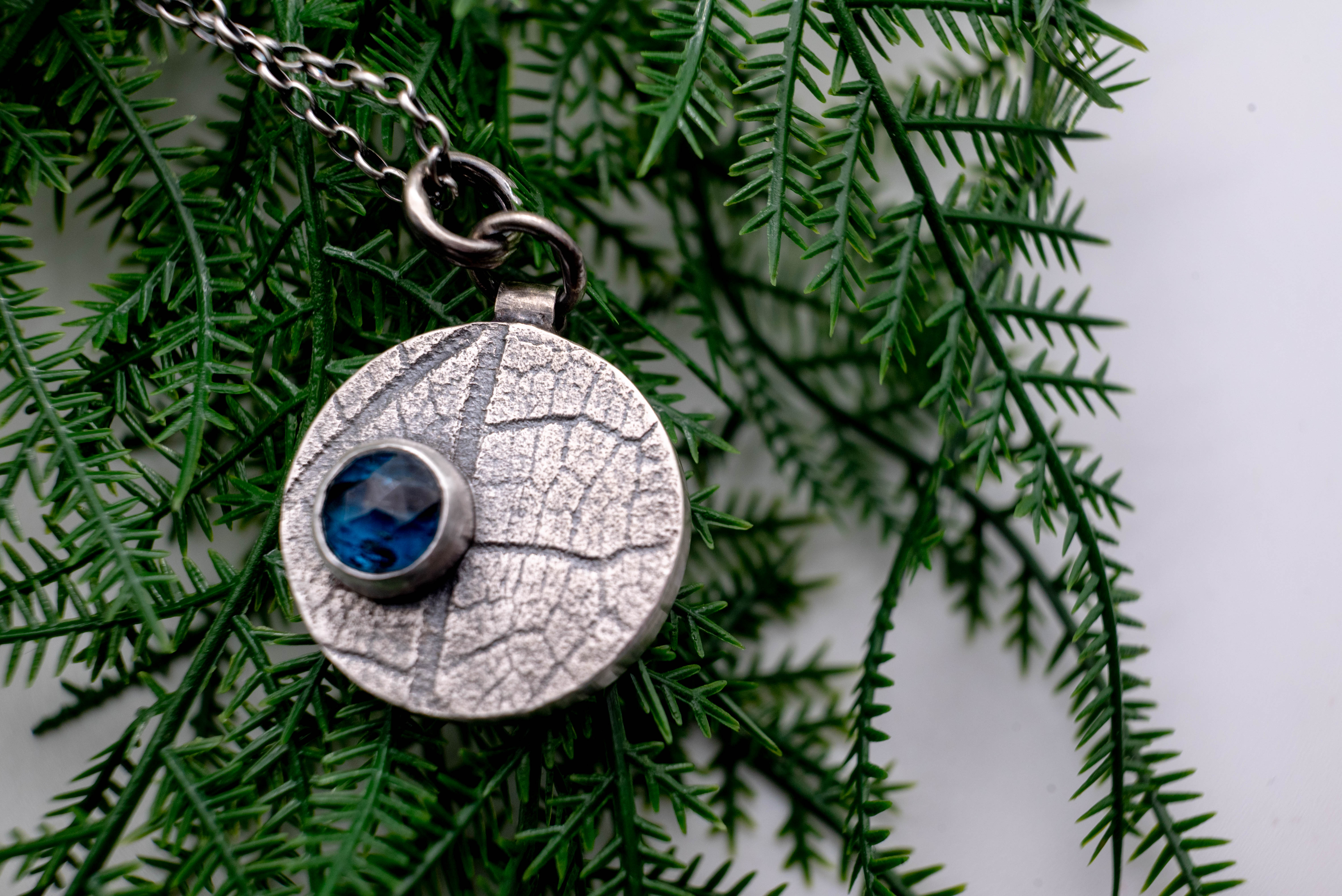 Χειροποίητο ασημένιο κολιέ με Μπλέ Κυανίτη