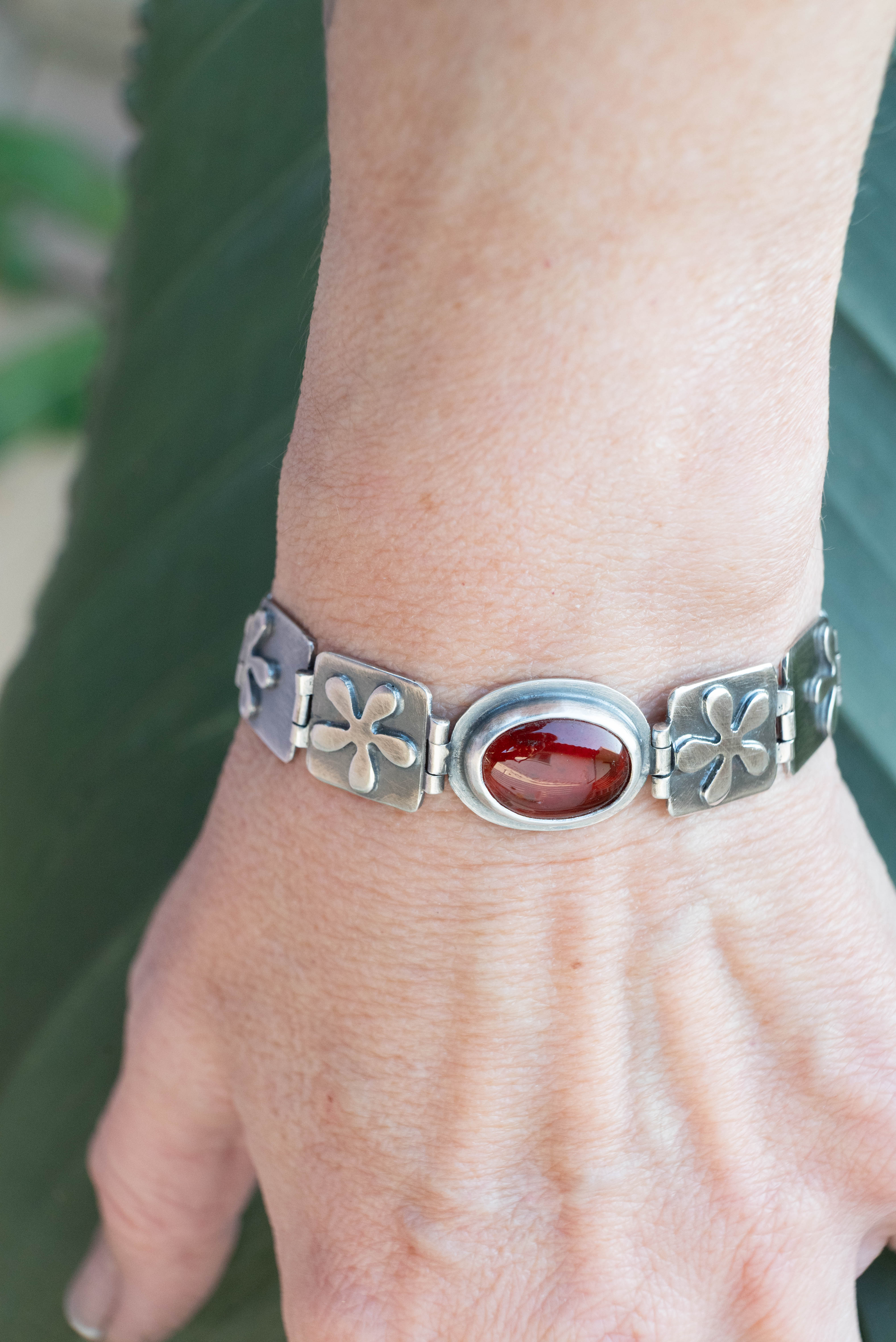 χειροποίητο ασημένιο βραχιόλι με φυσικη πετρα