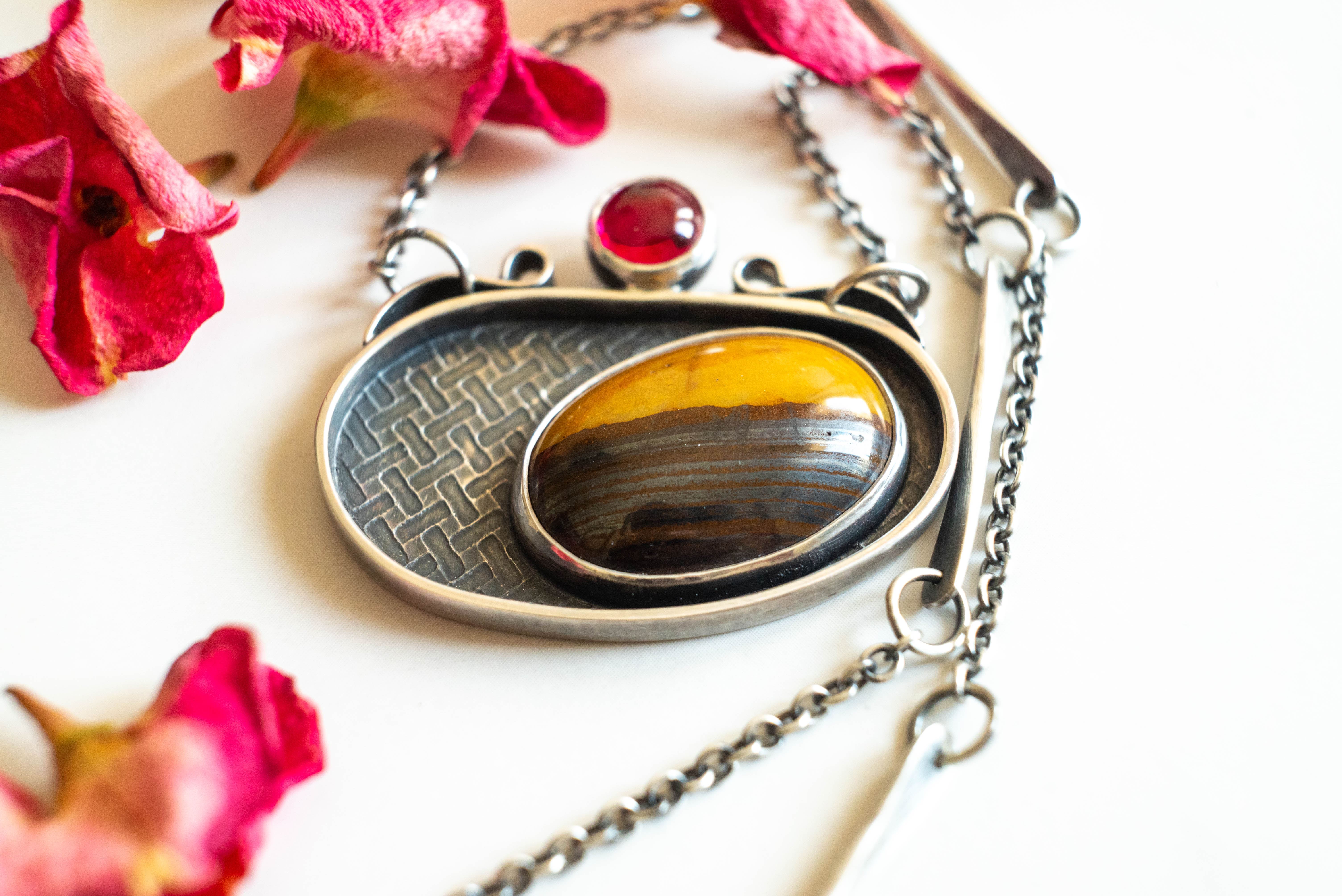 ασημένιο κολιέ με πέτρες