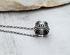 Spinner κολιέ από ασήμι 925 με οξείδωση και beaded λεπτομέρειες πλάγια όψη σε πέτρα SILVERstro