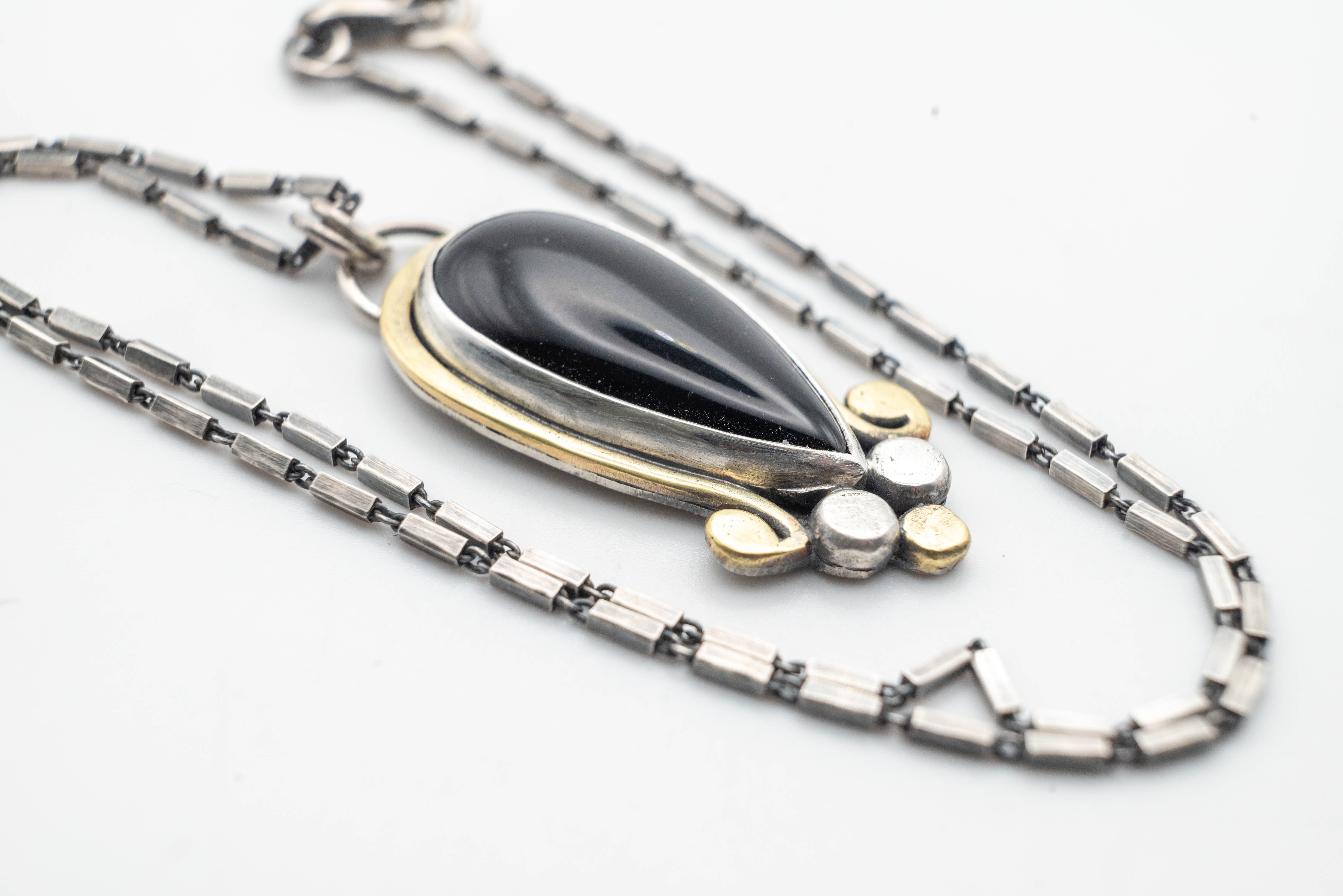 ασημενια κολιε με πετρες