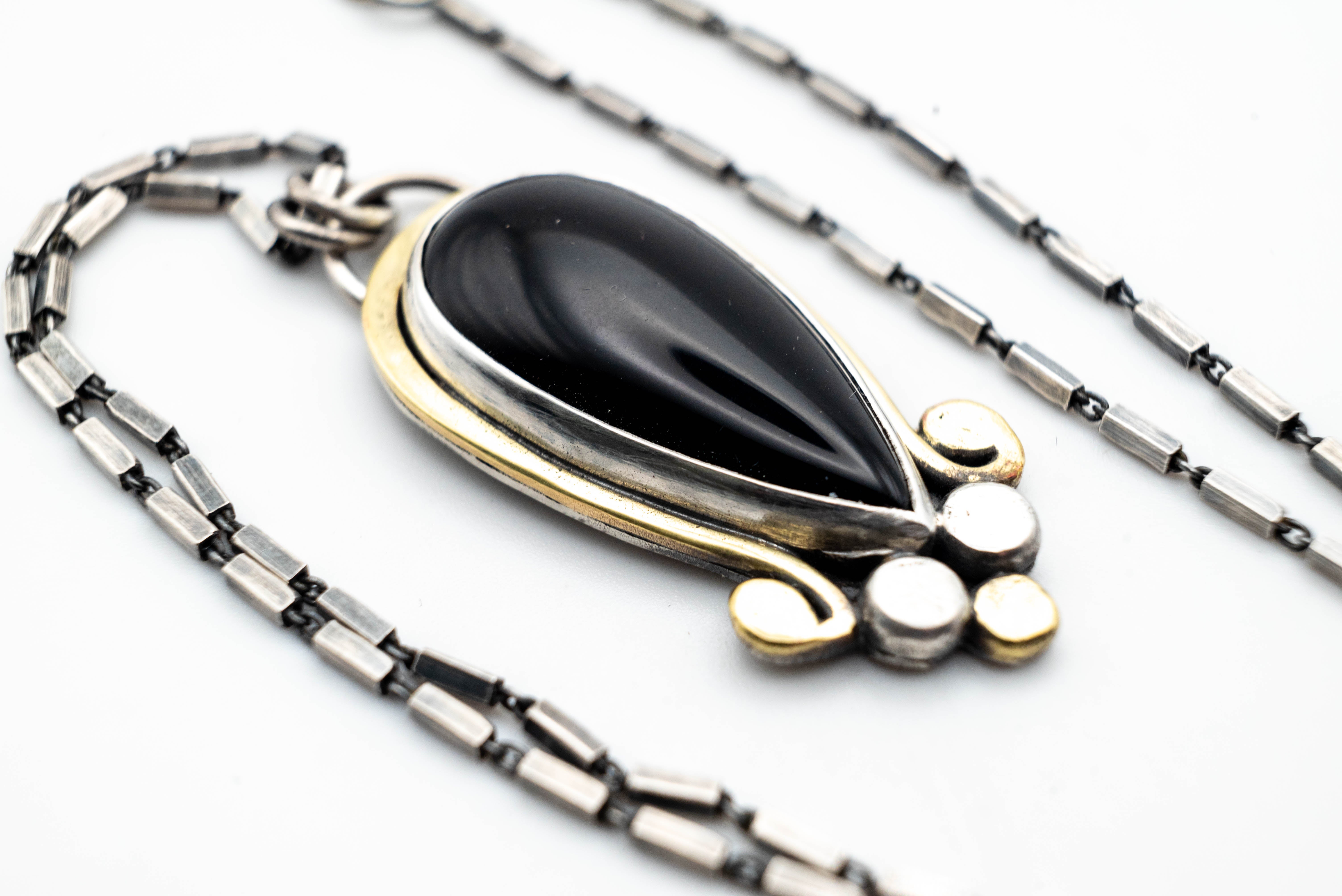 asimenio kolie me mabro onixa