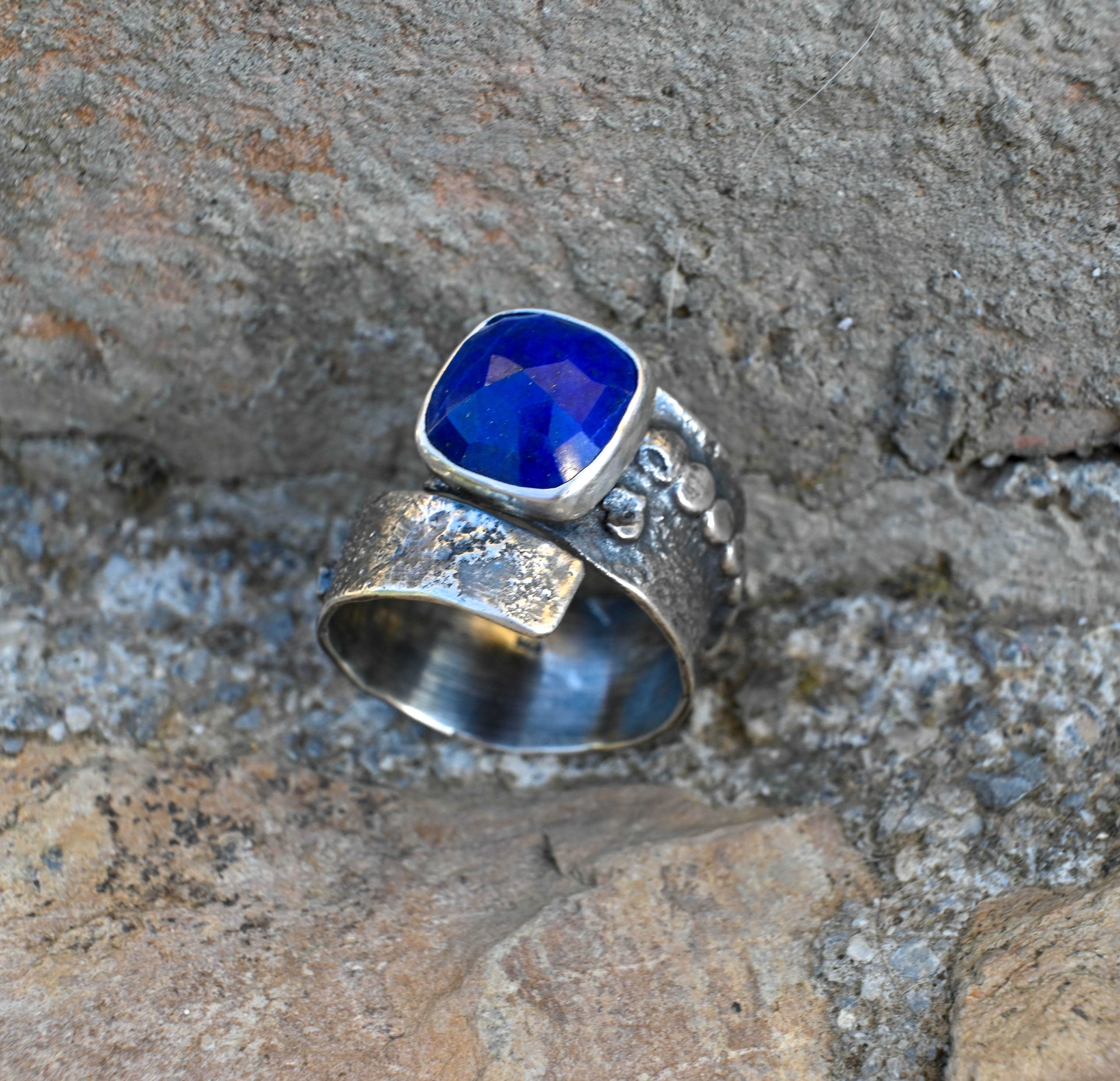 Δαχτυλίδι ασήμι 925 με τετράγωνη πέτρα lapis lazuli - πλαϊνή όψη - SILVERstro