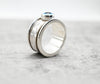  Spinner δαχτυλίδι ασήμι με evil eye λεπτομέρεια κέντρου από ψηλά