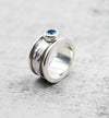 Spinner δαχτυλίδι ασήμι με evil eye πλάγια όψη δεξιά κοντινό πλάνο