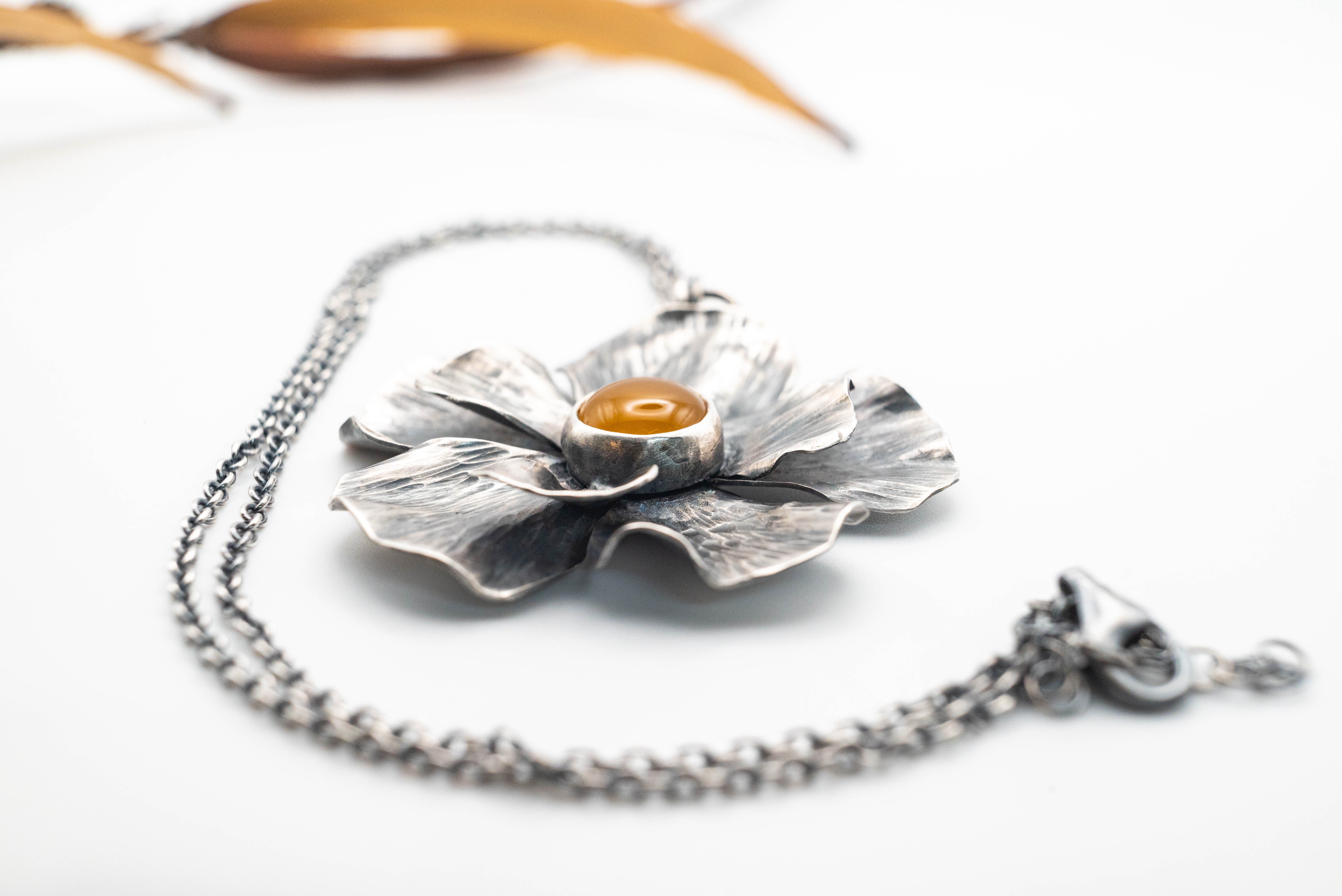 Ασημένιο χειροποίητο κολιέ Λουλούδι με Κίτρινο Χαλκηδόνιο