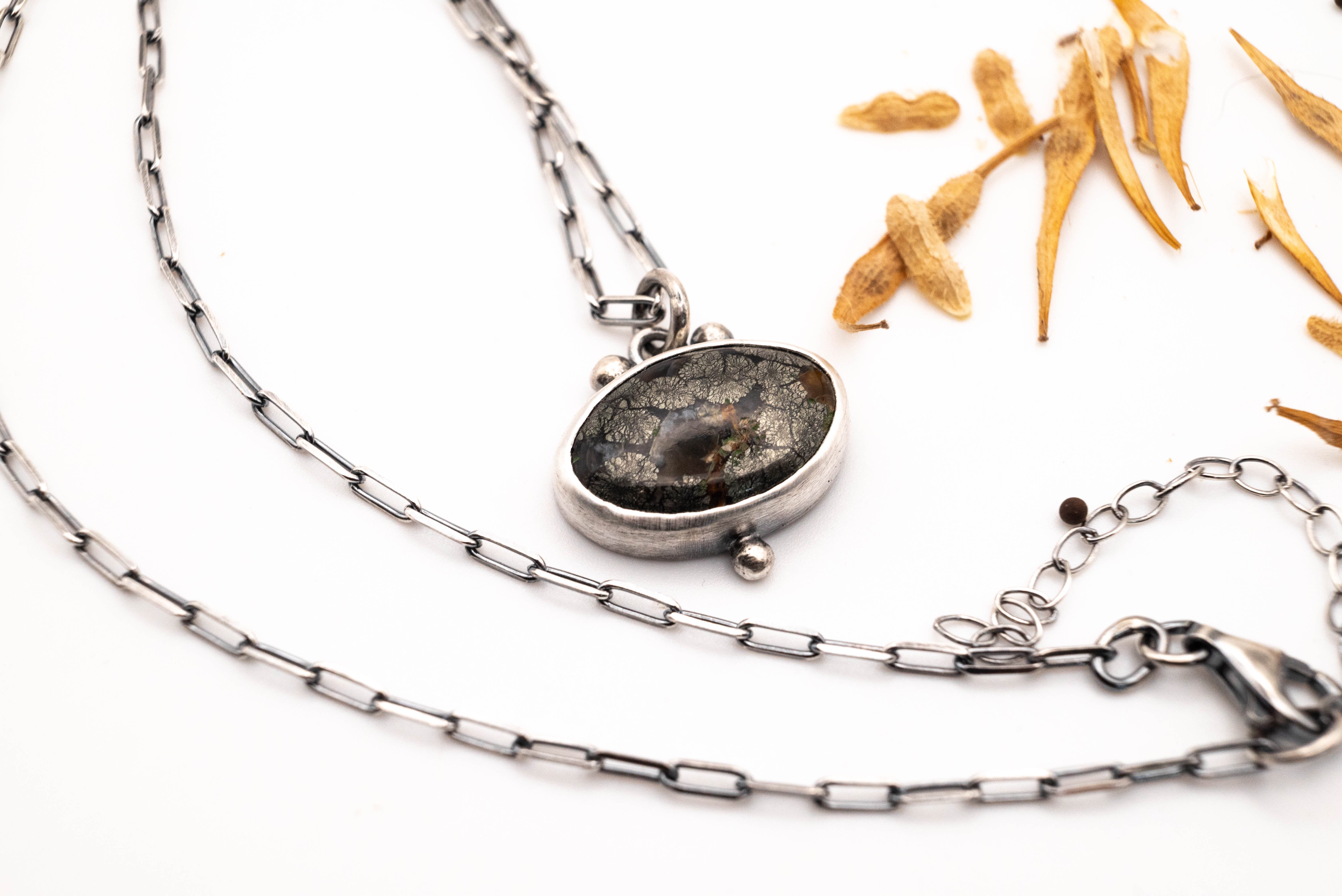 κολιε ασημενια με πετρες