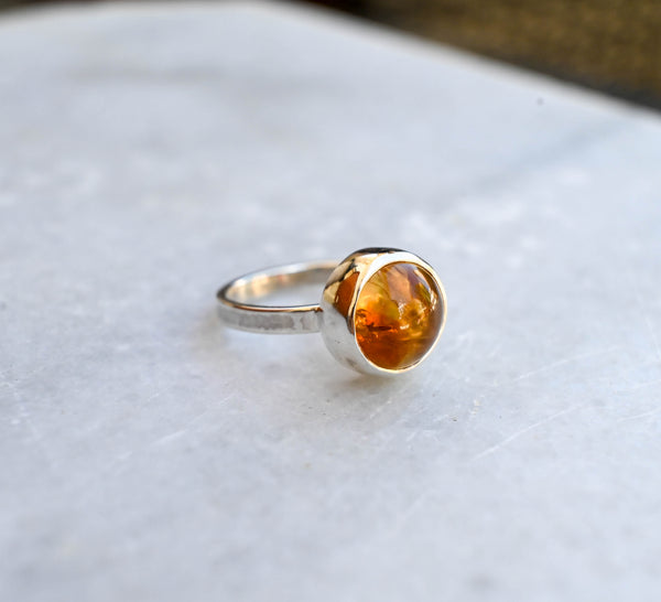Δαχτυλίδι Ασήμι  Μονόπετρο με Κιτρίνη (Citrine) πανω σε μαρμαρο