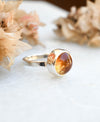 Δαχτυλίδι Ασήμι  Μονόπετρο με Κιτρίνη (Citrine)  πλαινη οψη με φοντο λουλουδια