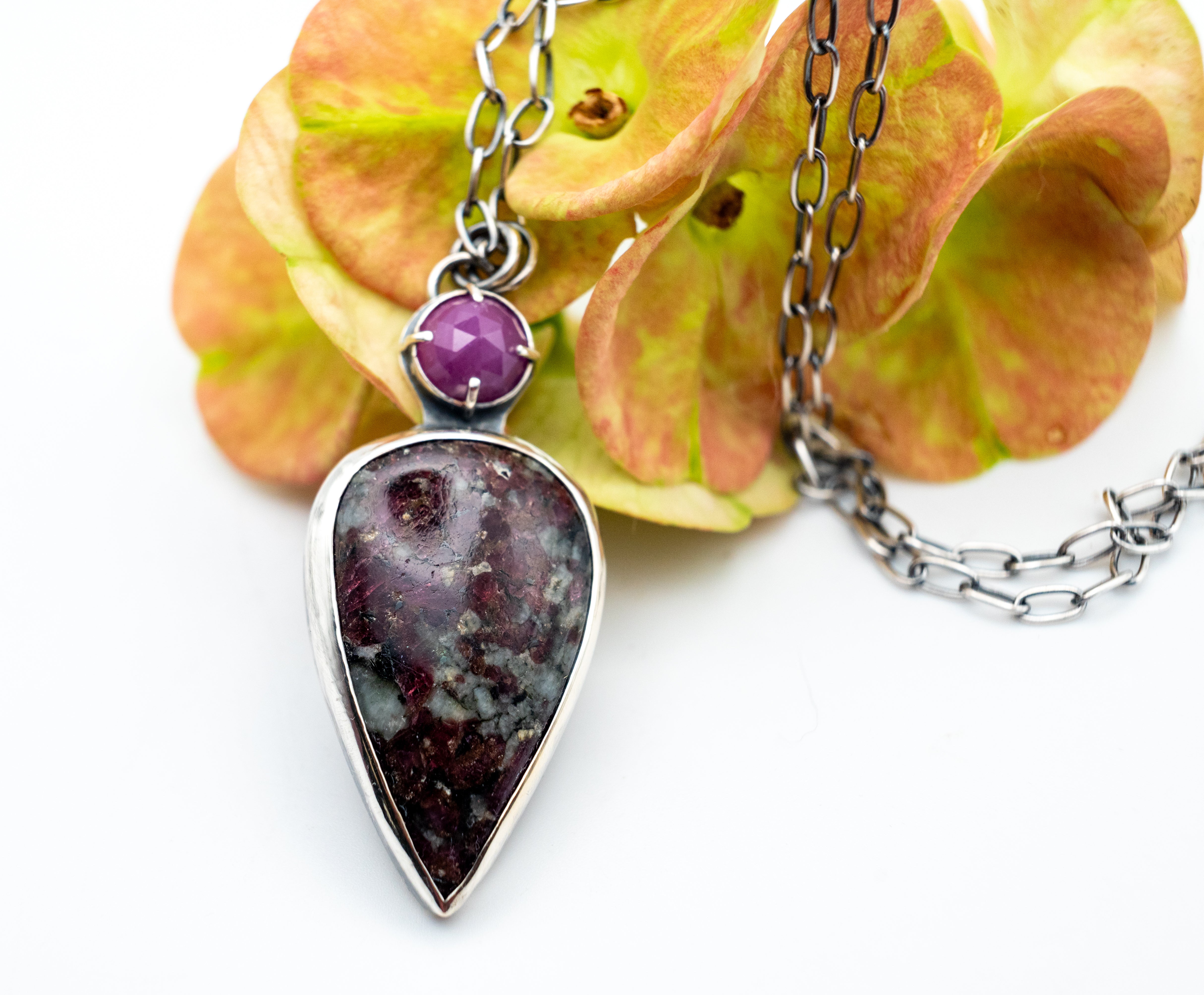 ασημενια κολιε με πετρες