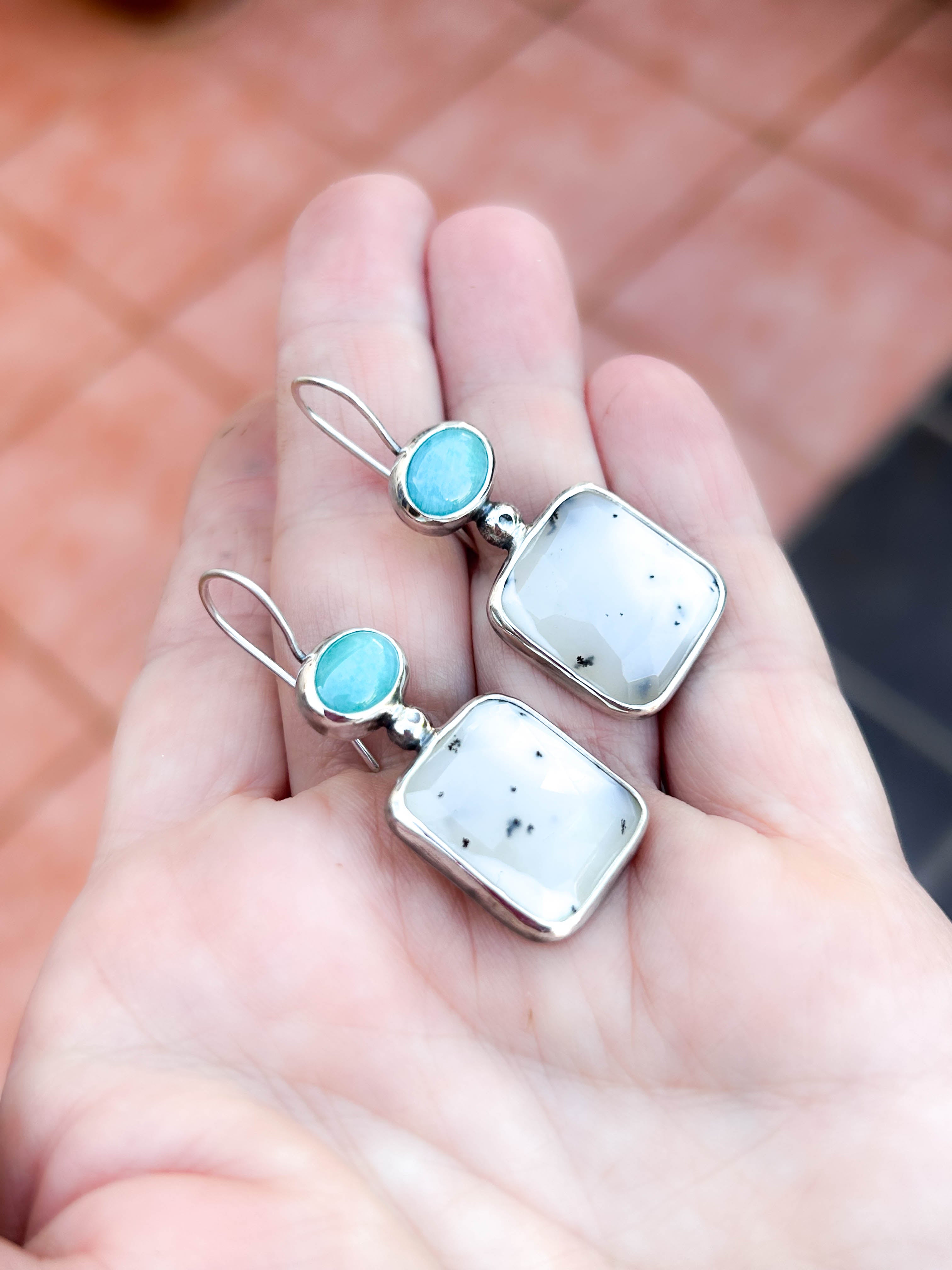 σκουλαρικια με δενδριτικο οπαλιο και αμαζονιτη ασημενια