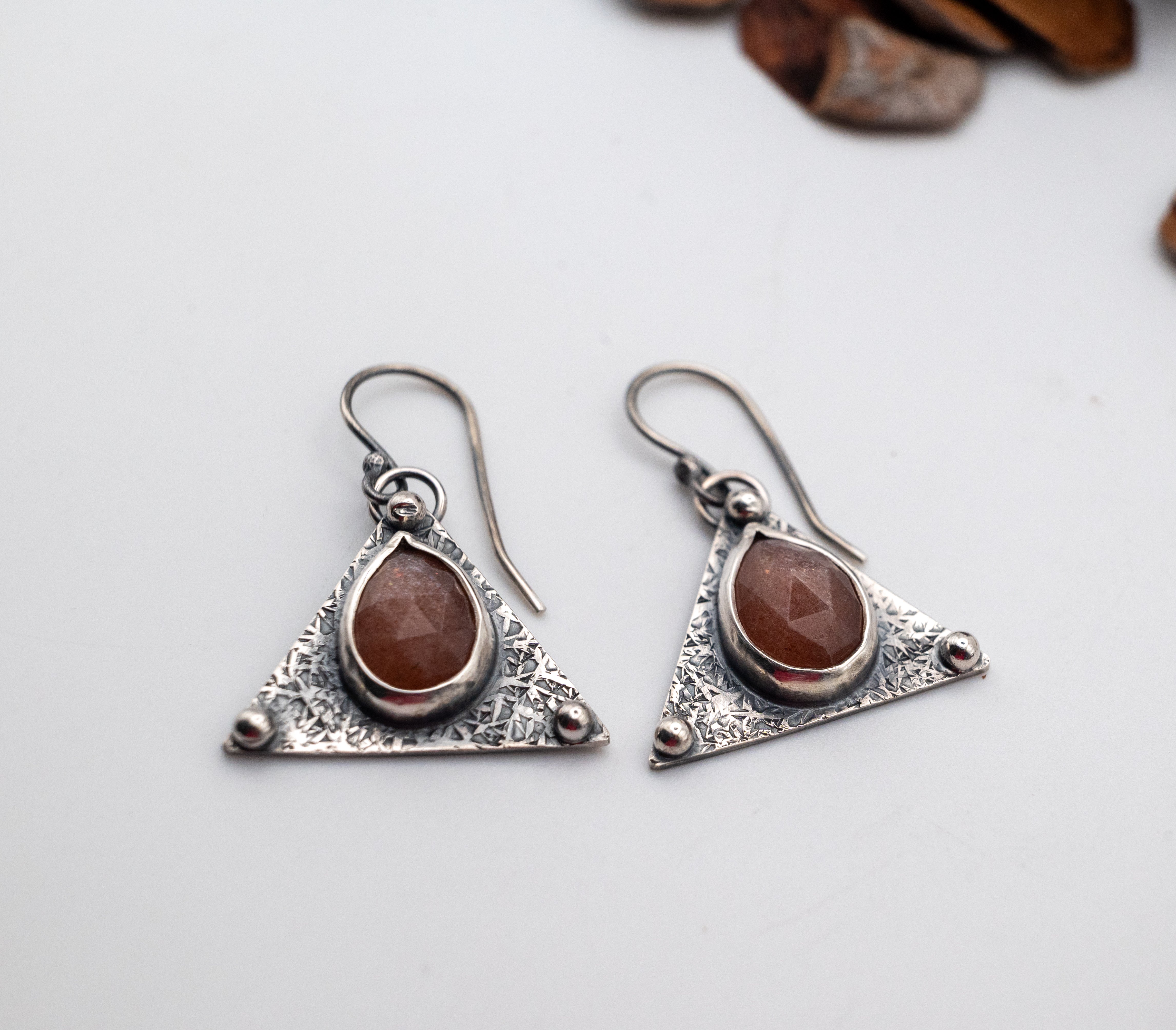 Ασημένια Σκουλαρίκια με Φεγγαρόπετρα Peach Moonstone | SILVERstro - SILVERstro Κοσμήματα