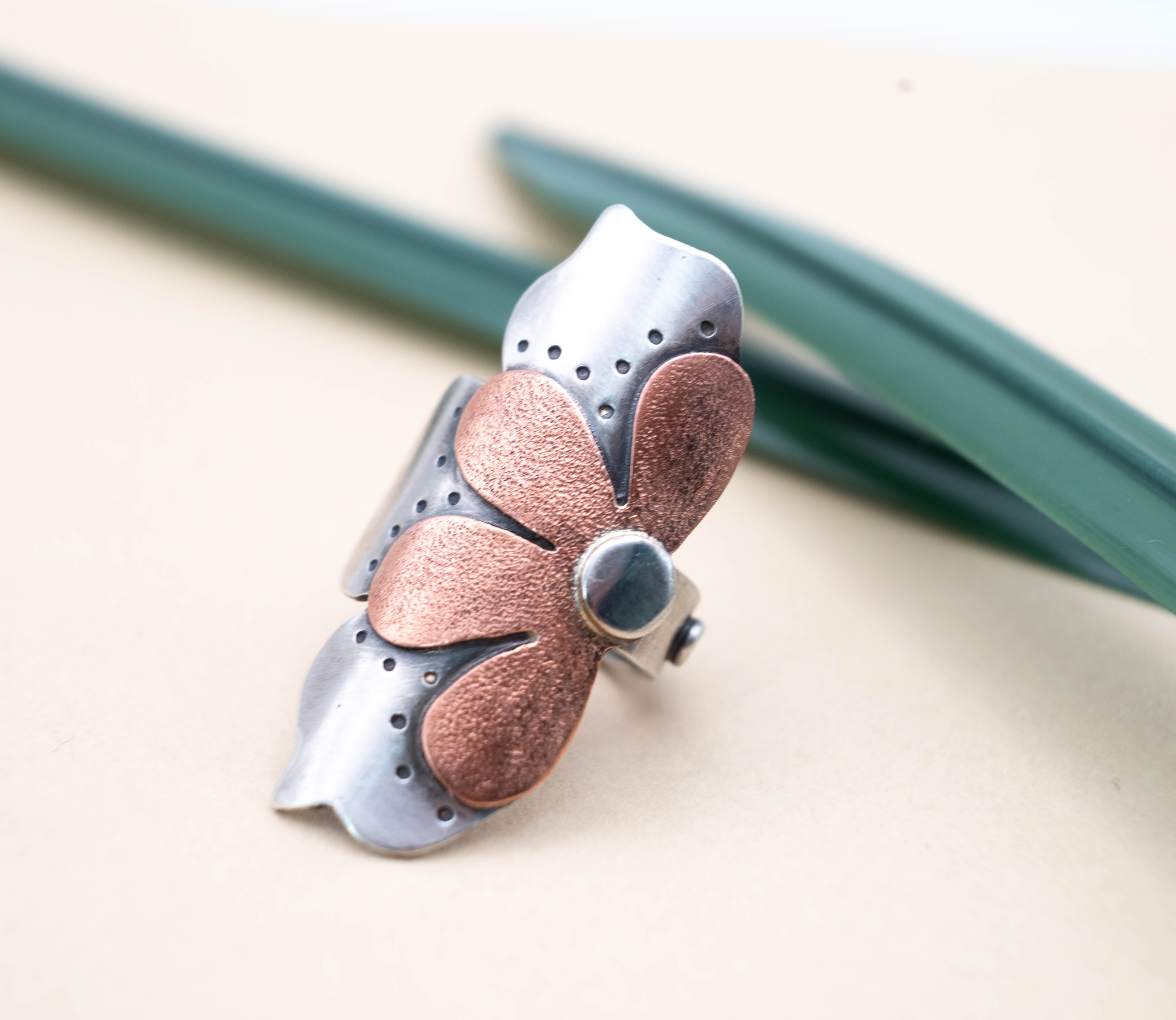 Μεγάλο ασημένιο δαχτυλίδι Λουλούδι - SILVERstro Κοσμήματα