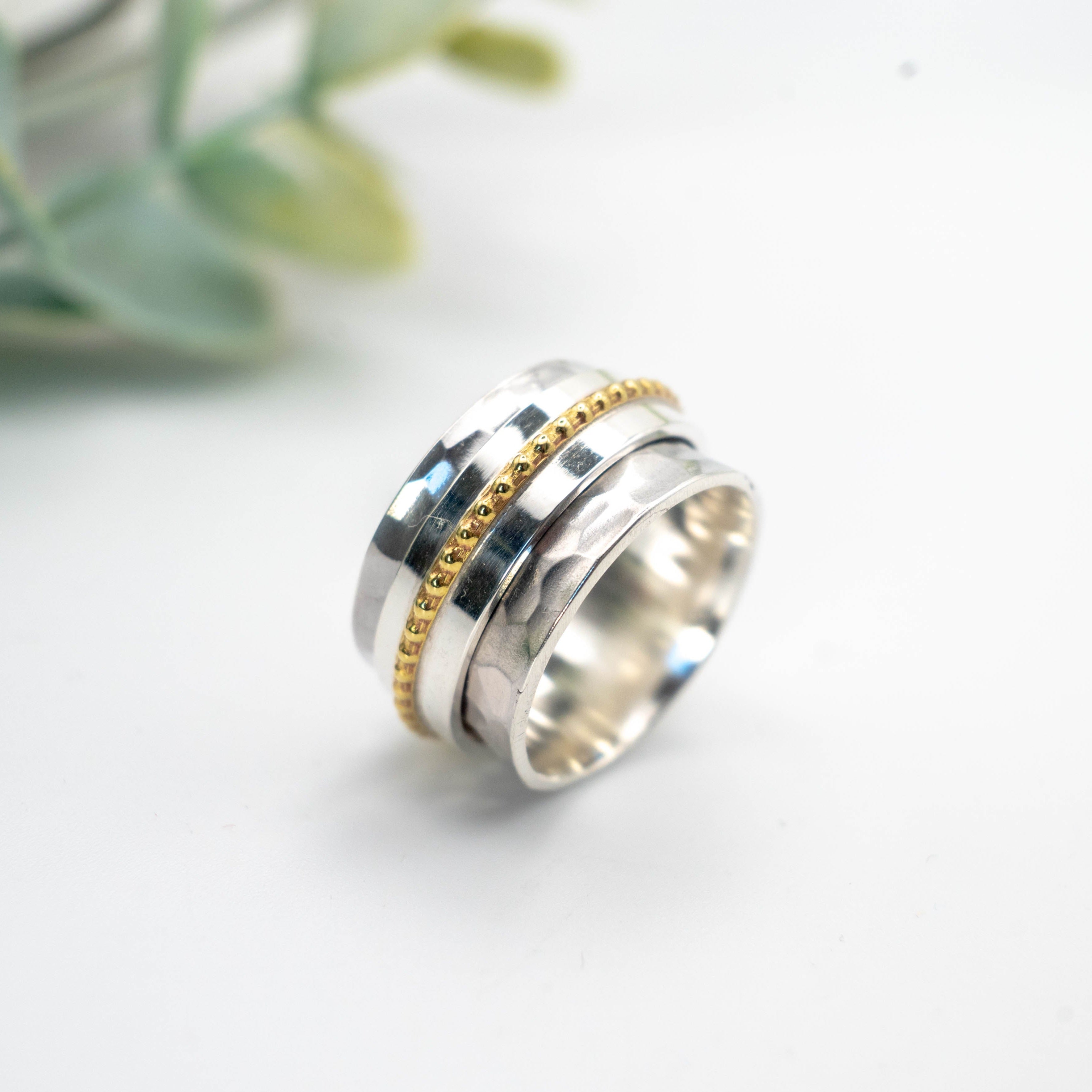 Χειροποίητο spinner δαχτυλίδι ασήμι 925 με ορειχάλκινο dot σύρμα 12χιλ – frontal view – SILVERstro