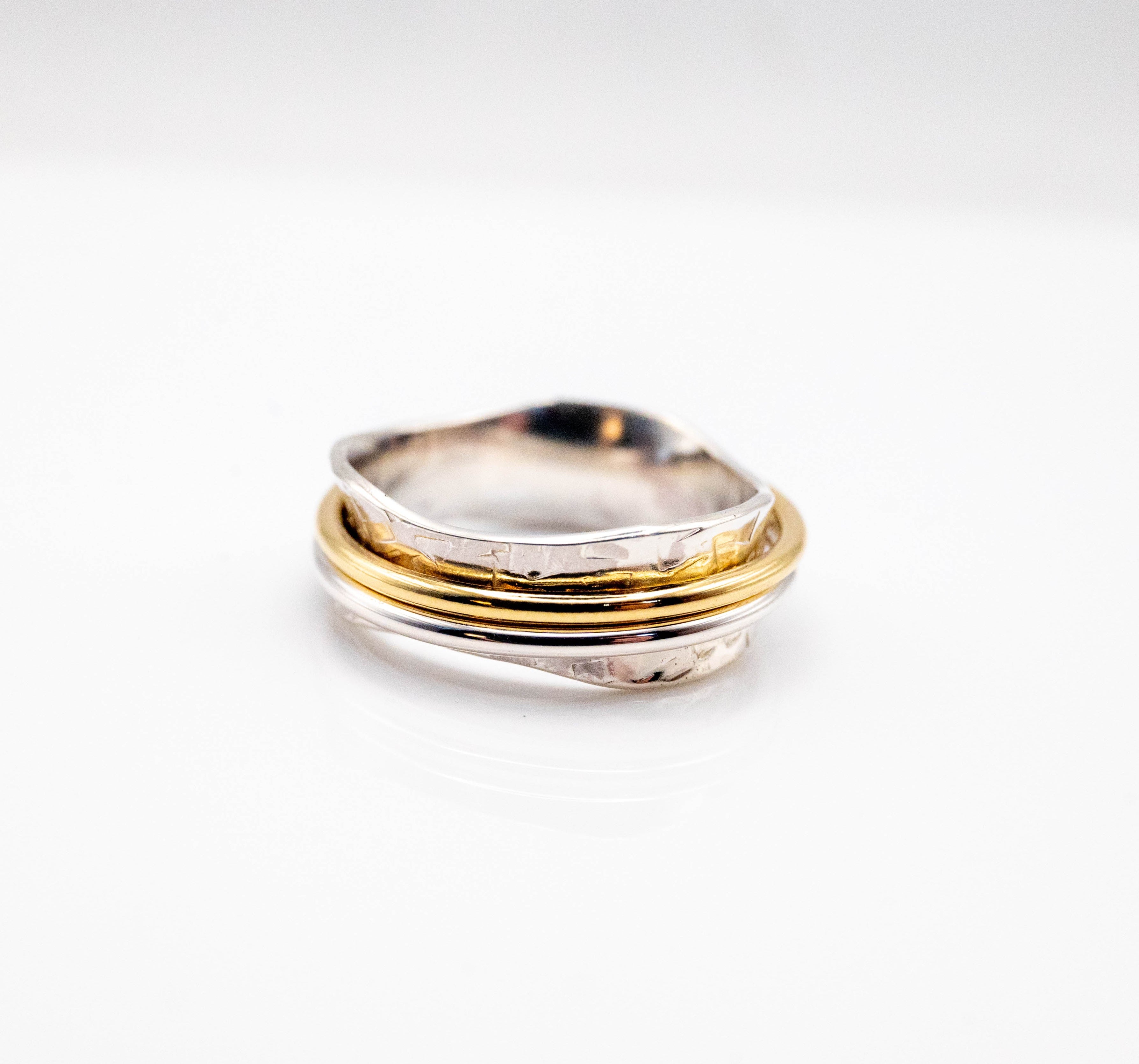 Spinner δαχτυλίδι ασήμι 925 κυματιστό – κάτω όψη – SILVERstro