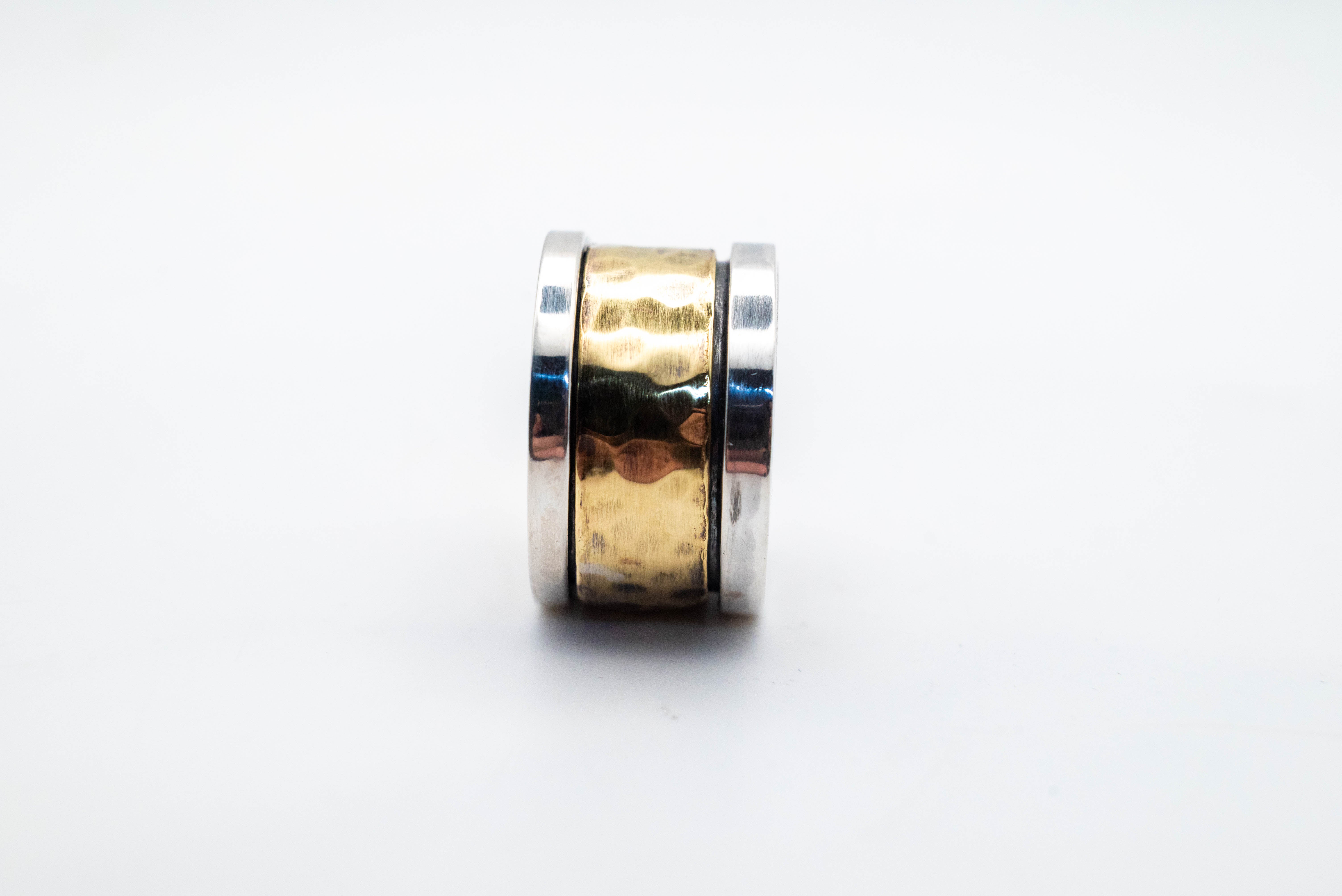 Χειροποίητο ασημένιο spinner minimal – studio shot – SILVERstro