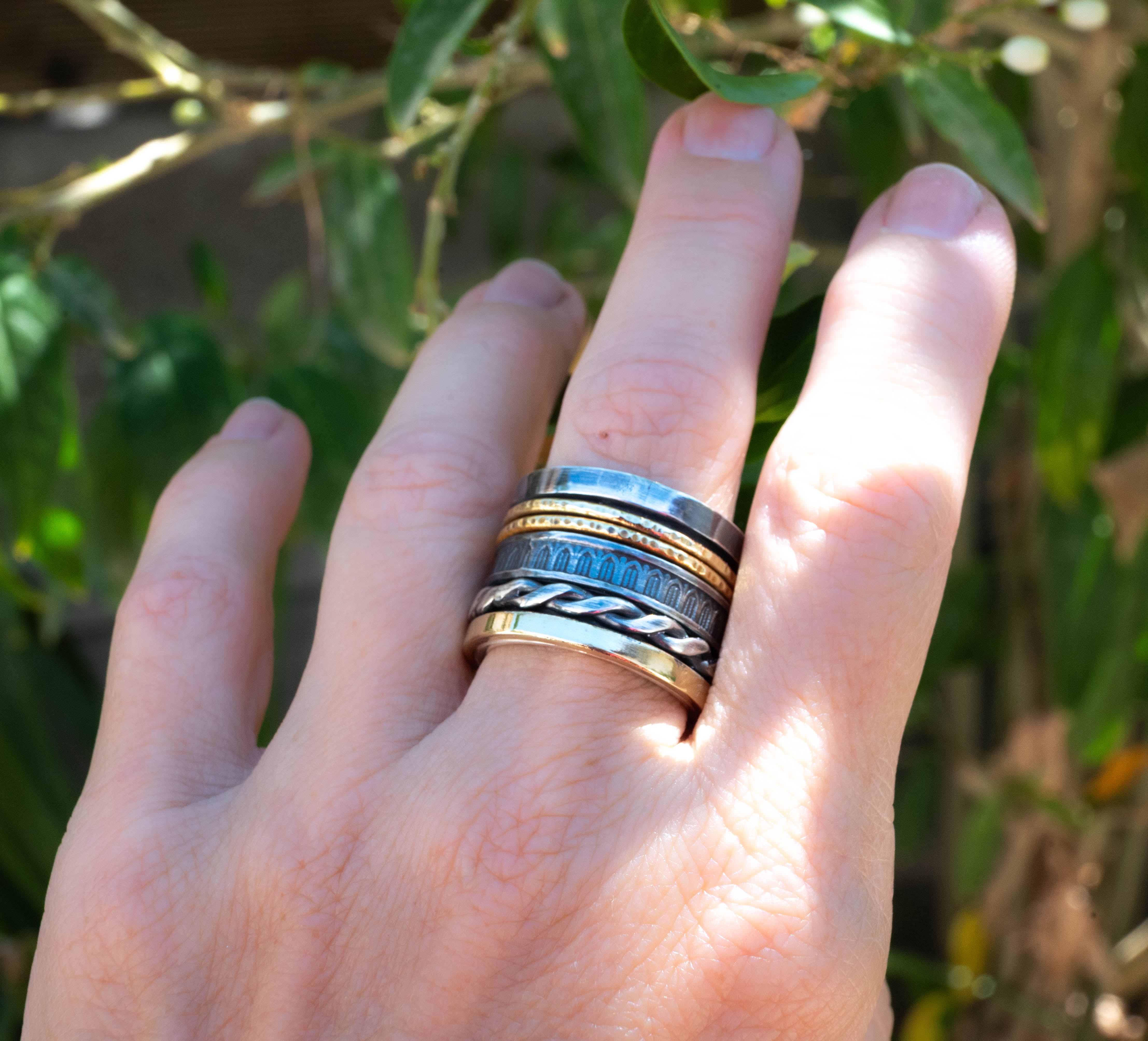 Φαρδύ spinner thumb ring φορεμένο  – unisex – SILVERstro