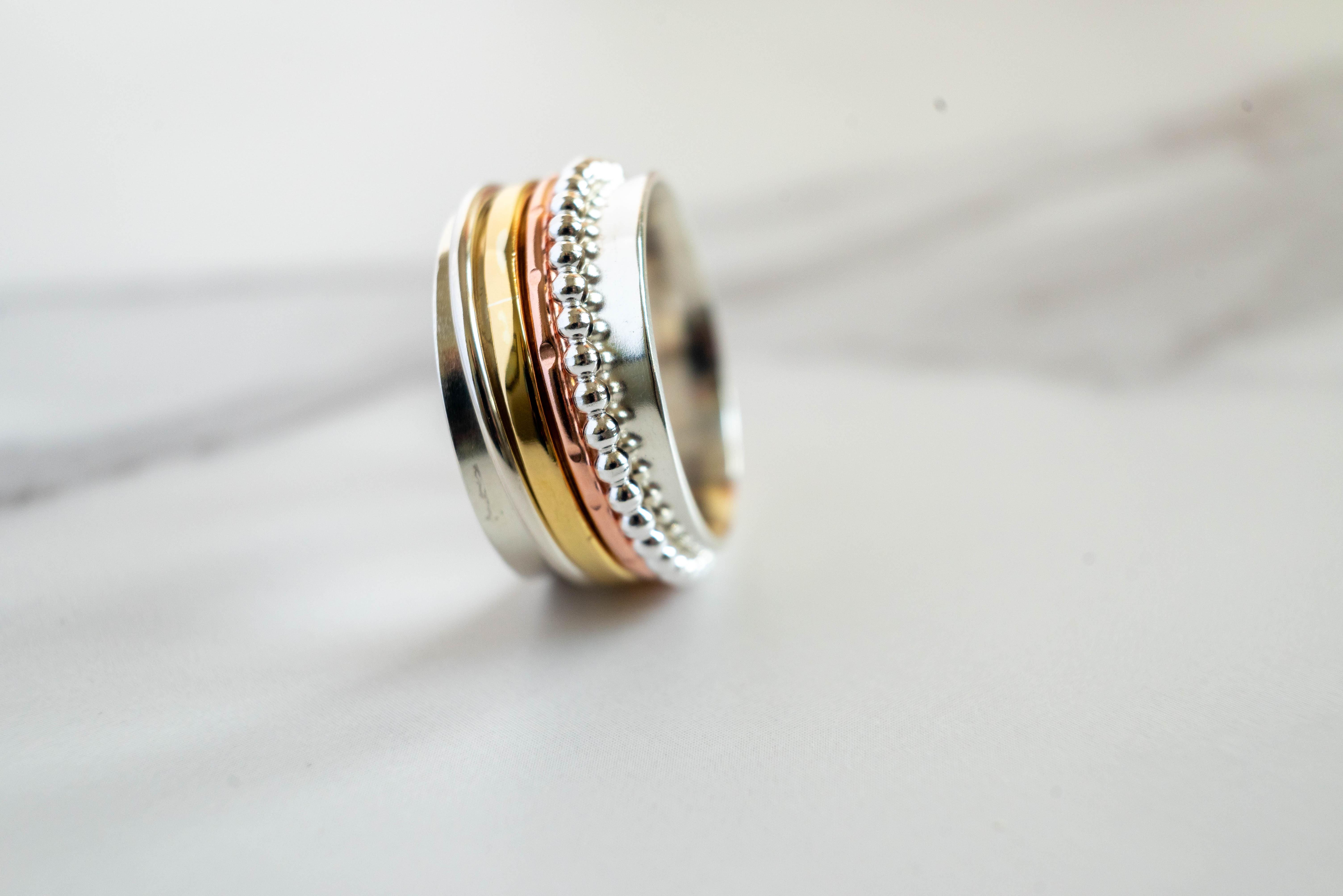 Χειροποίητο spinner δαχτυλίδι τρίχρωμο ασήμι ορείχαλκος χαλκός 12mm – frontal view – SILVERstro