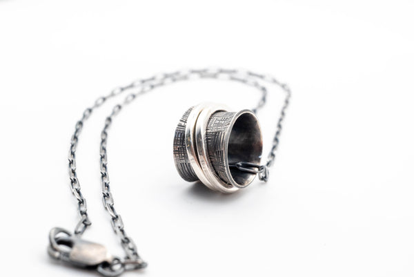 Χειροποίητο ασημένιο κολιέ spinner, σφυρήλατο σχέδιο & δύο περιστρεφόμενα δαχτυλίδια - SILVERstro Κοσμήματα