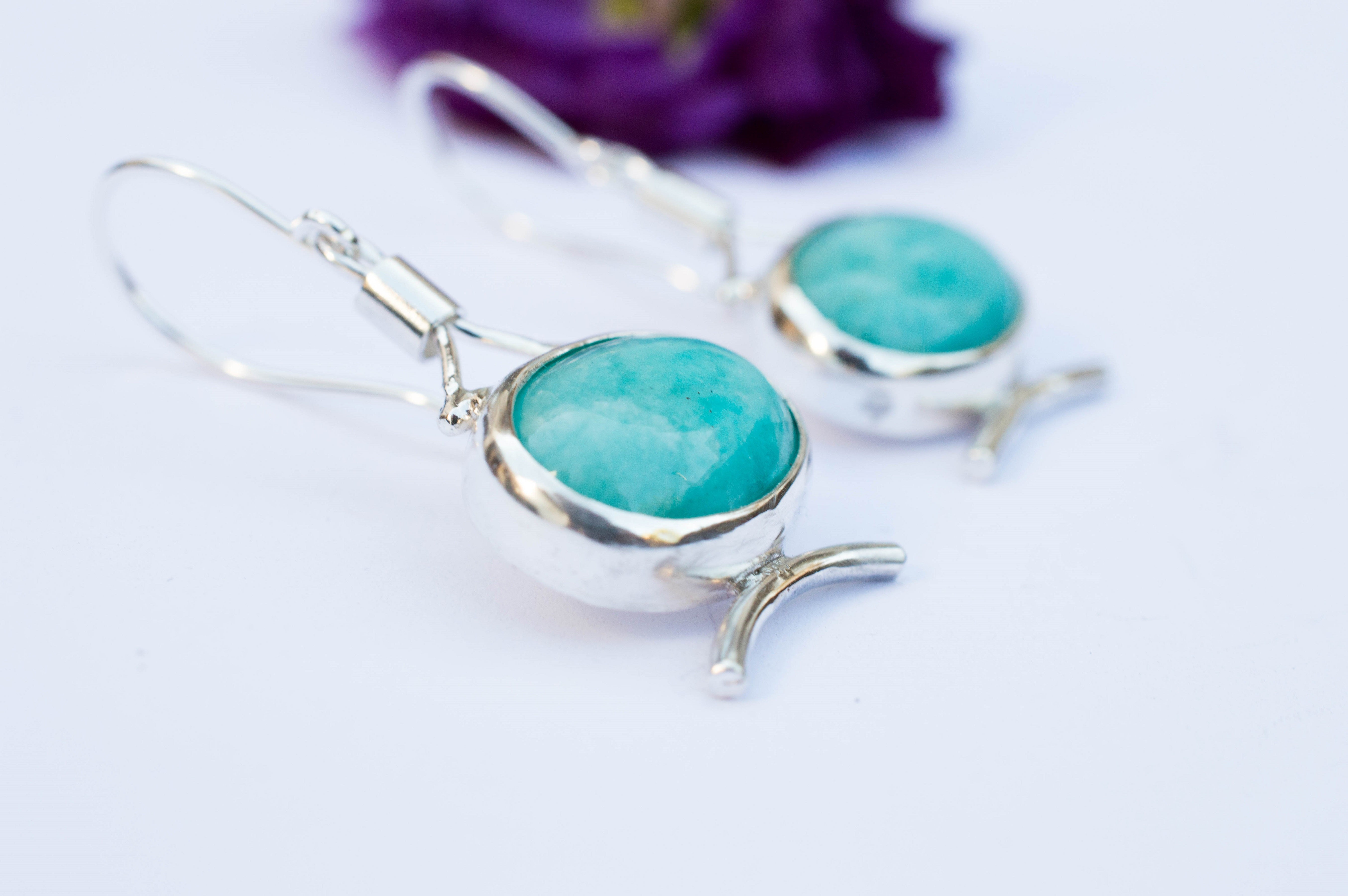 asimenia skoularikia me lithous