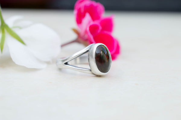 Ασημένιο χειροποίητο δαχτυλίδι με Μαύρο Οπάλιο Αιθιοπίας