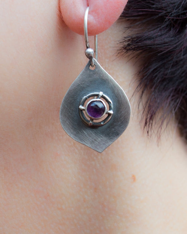 asimenia skoularikia me amethisto