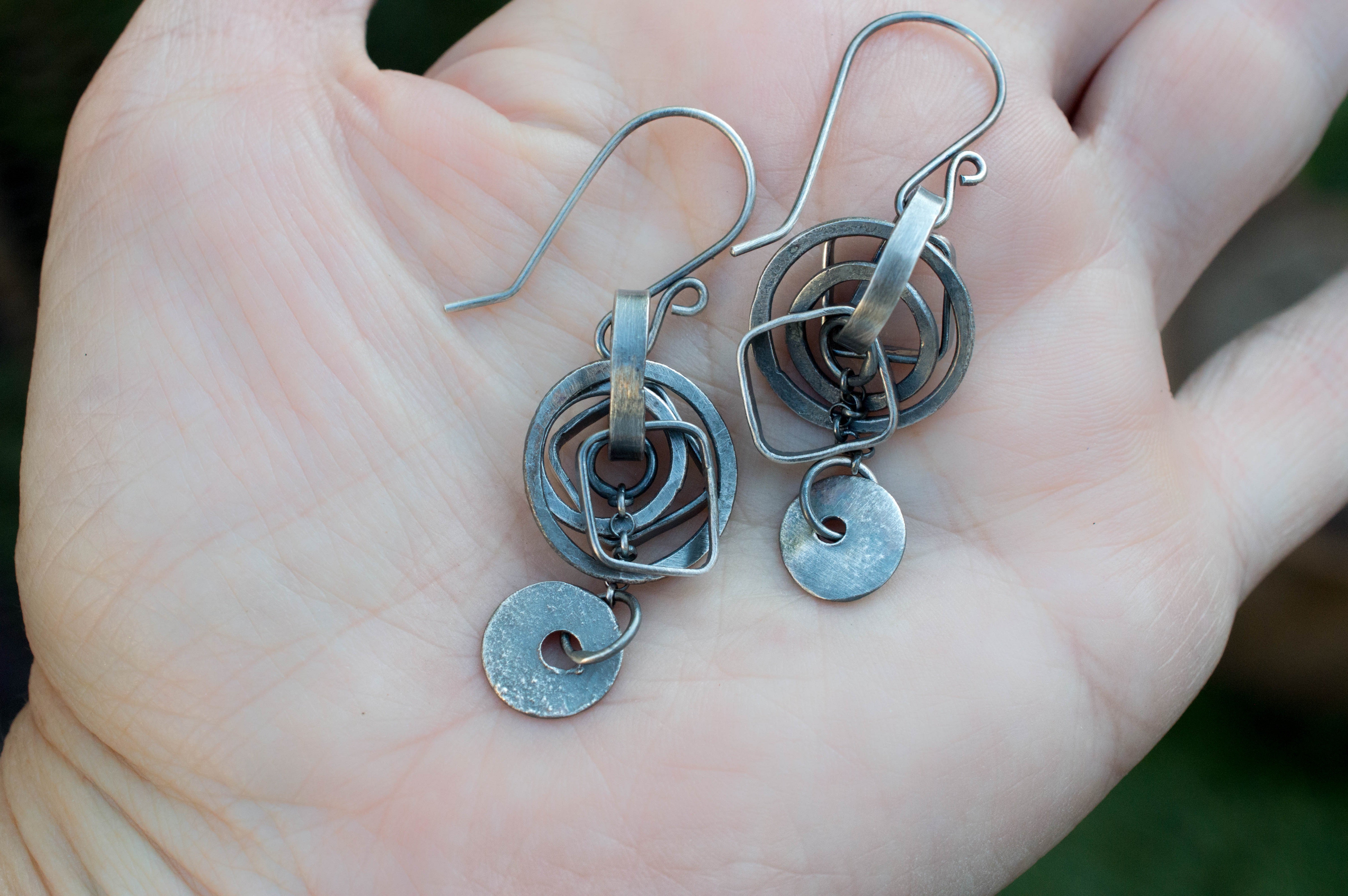 μακριά  ασημενια σκουλαρικια