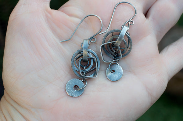 μακριά  ασημενια σκουλαρικια