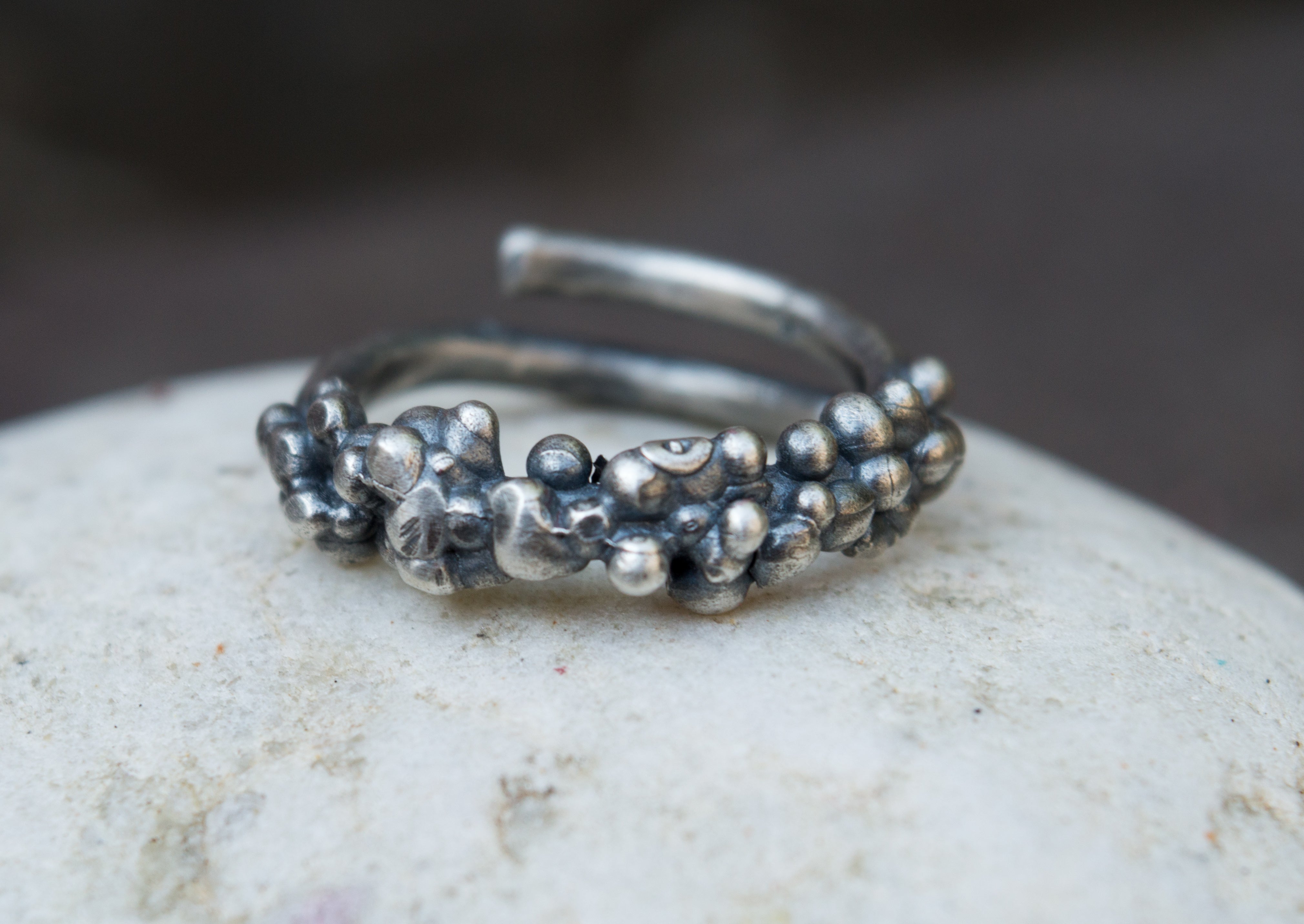 δαχτυλιδι με μπιλιες