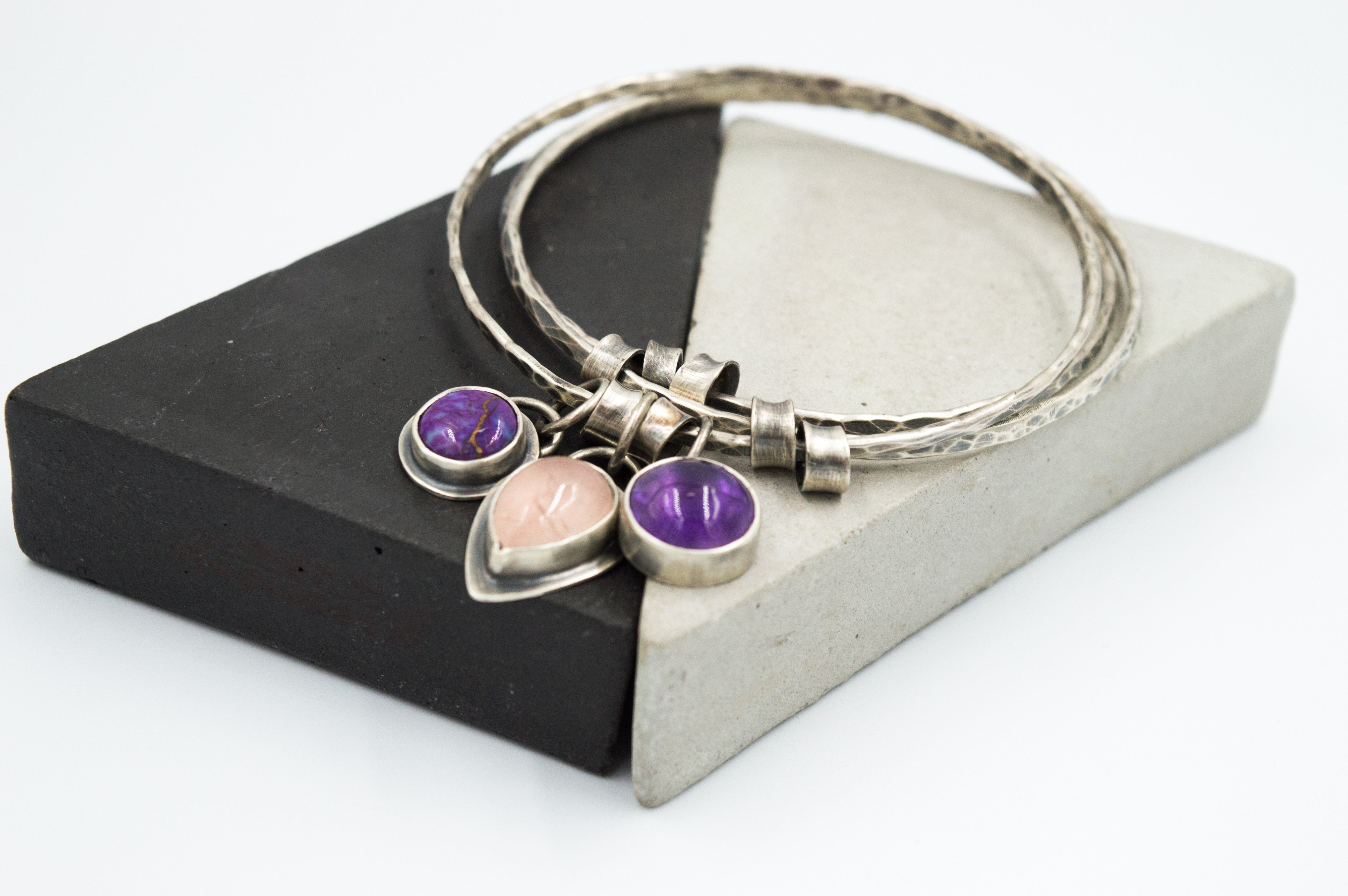 βραχιολια με πετρες