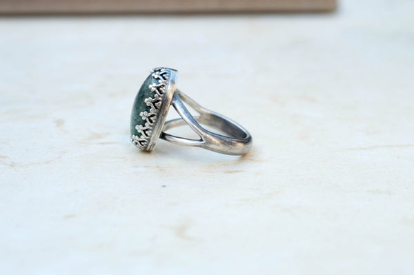 Silver ring with Emerald